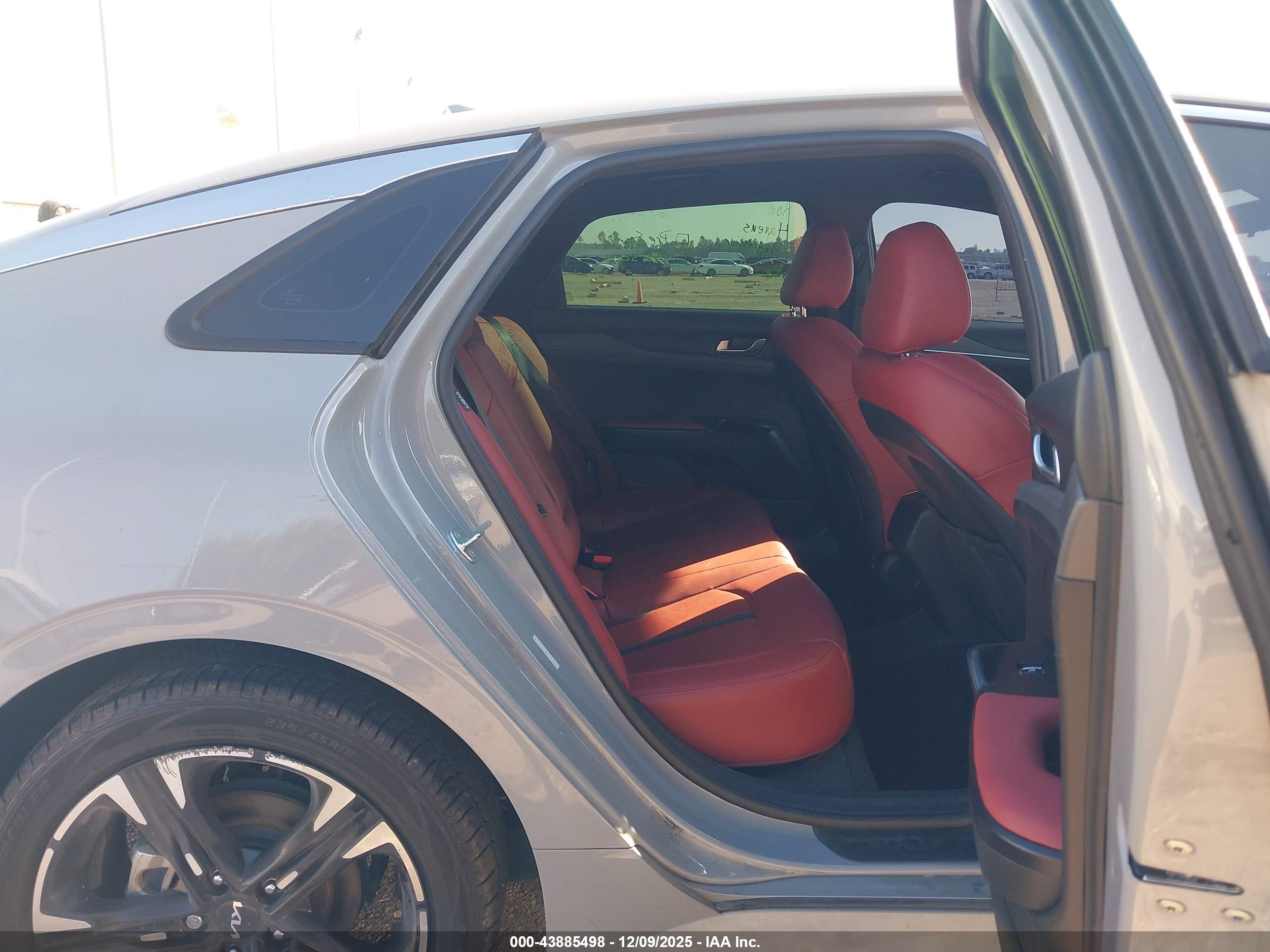 KIA K5 image 8