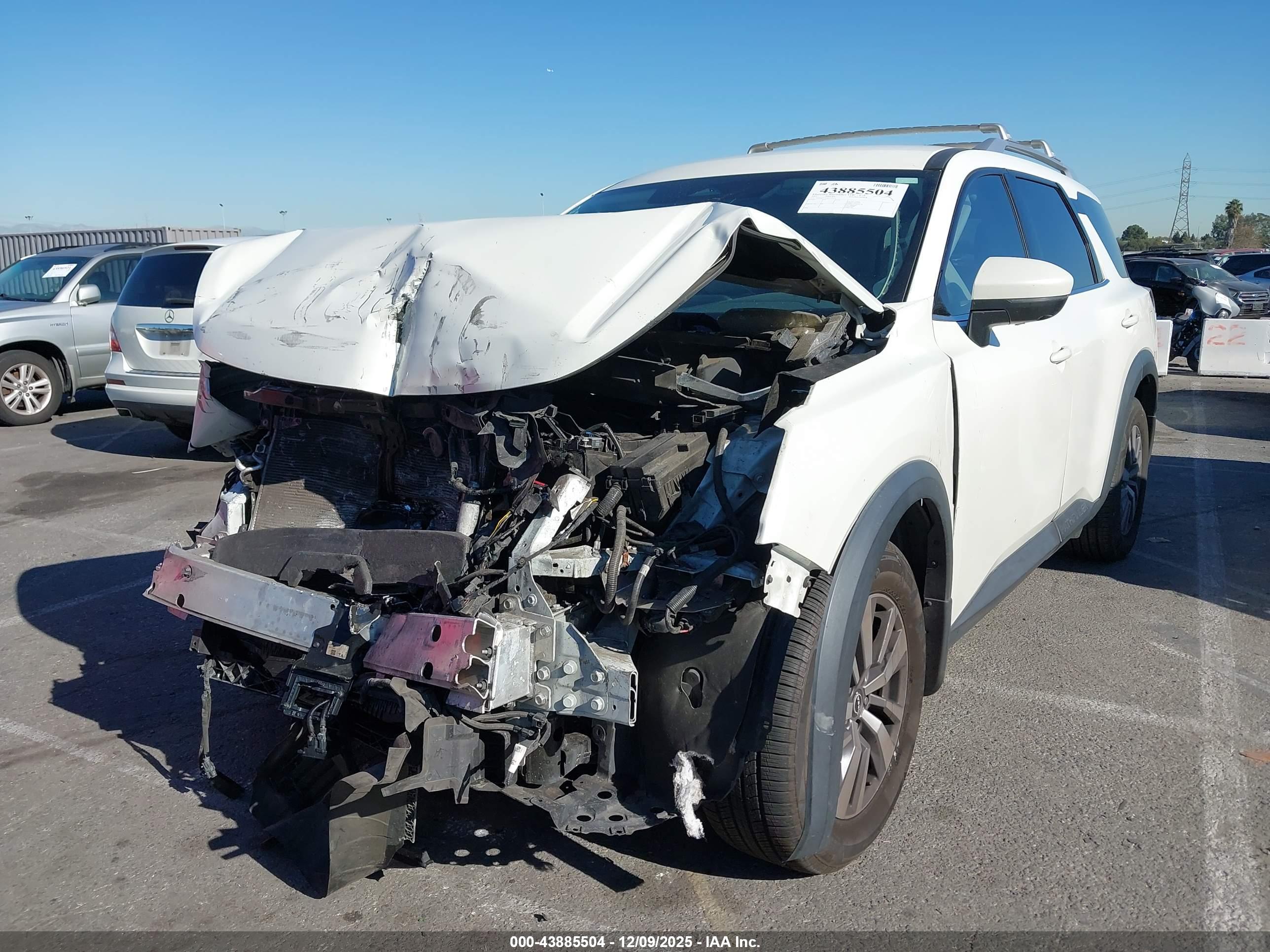 NISSAN PATHFINDER image 2