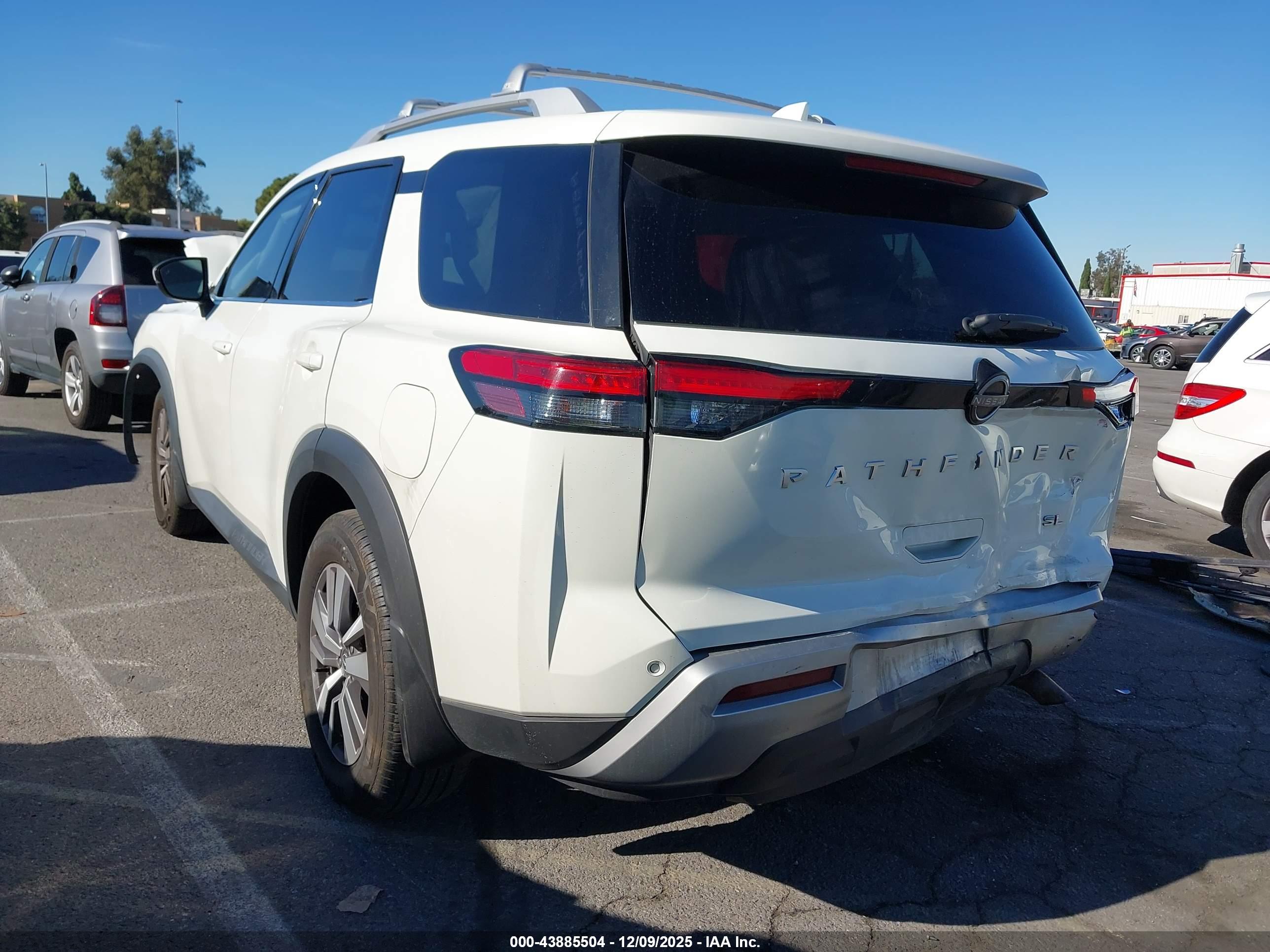 NISSAN PATHFINDER image 3