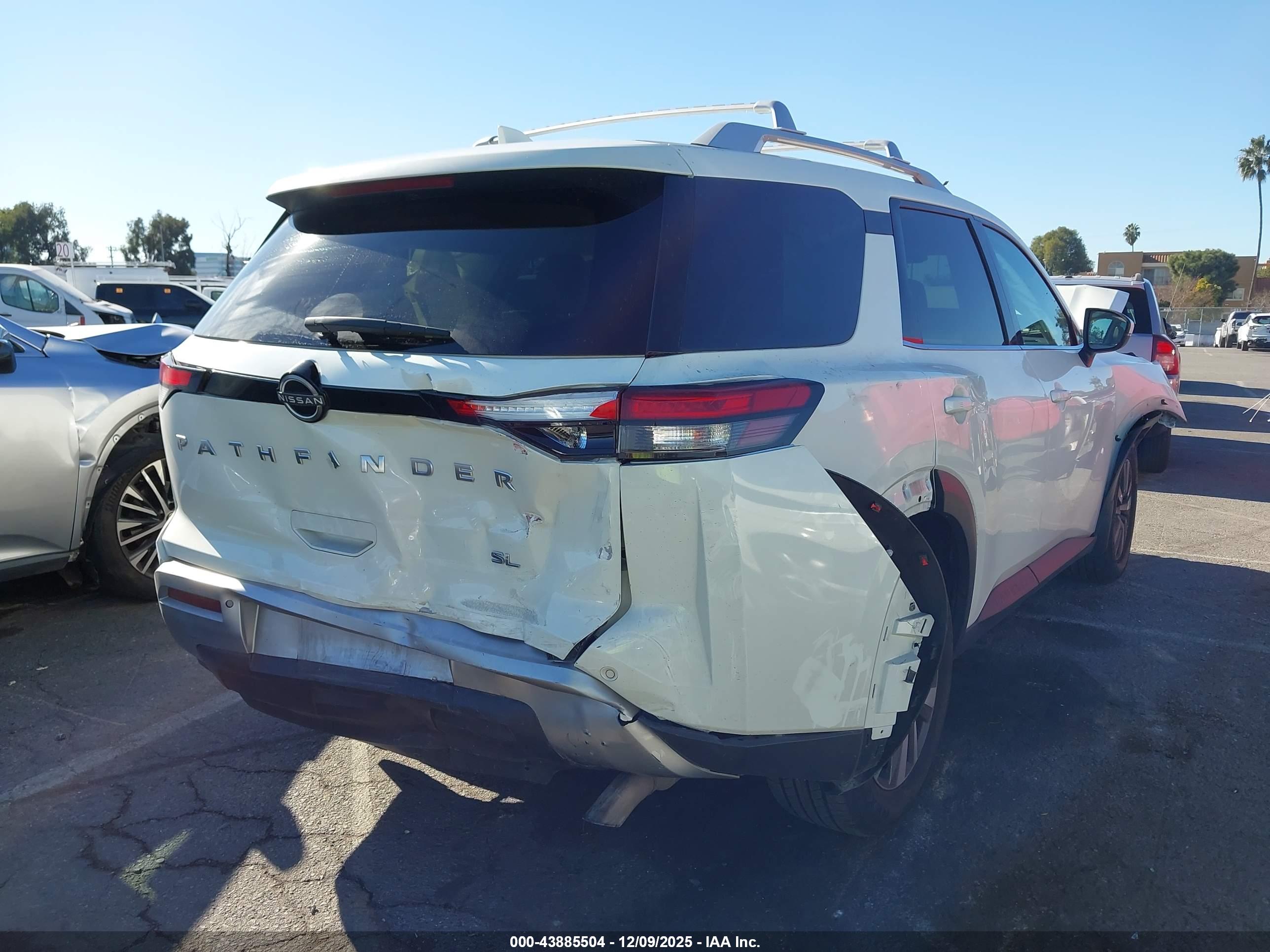 NISSAN PATHFINDER image 4