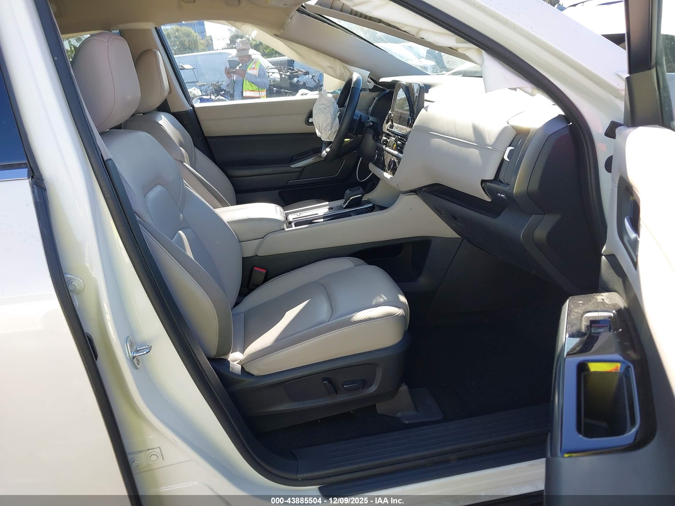 NISSAN PATHFINDER image 5