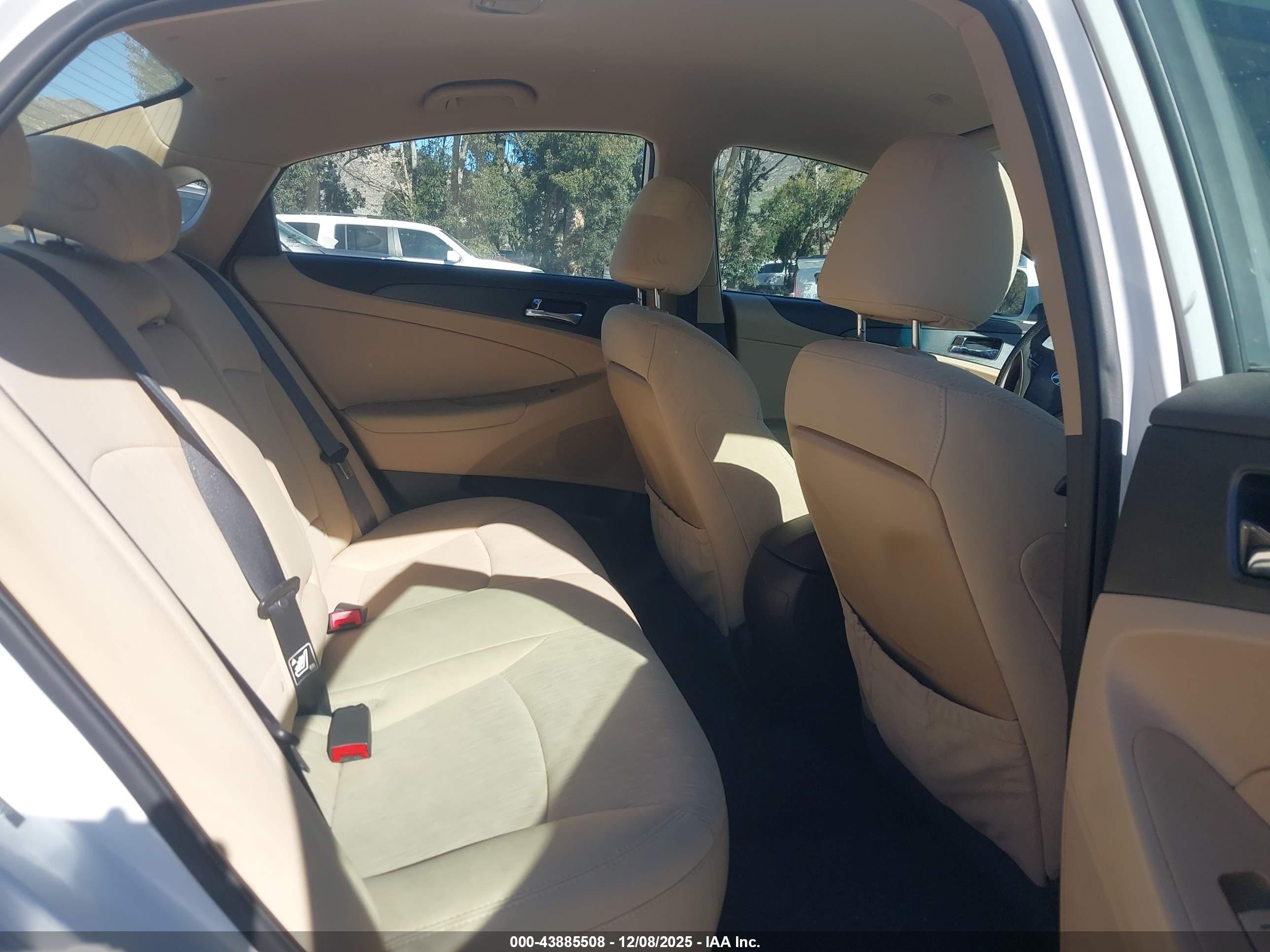 HYUNDAI SONATA image 8
