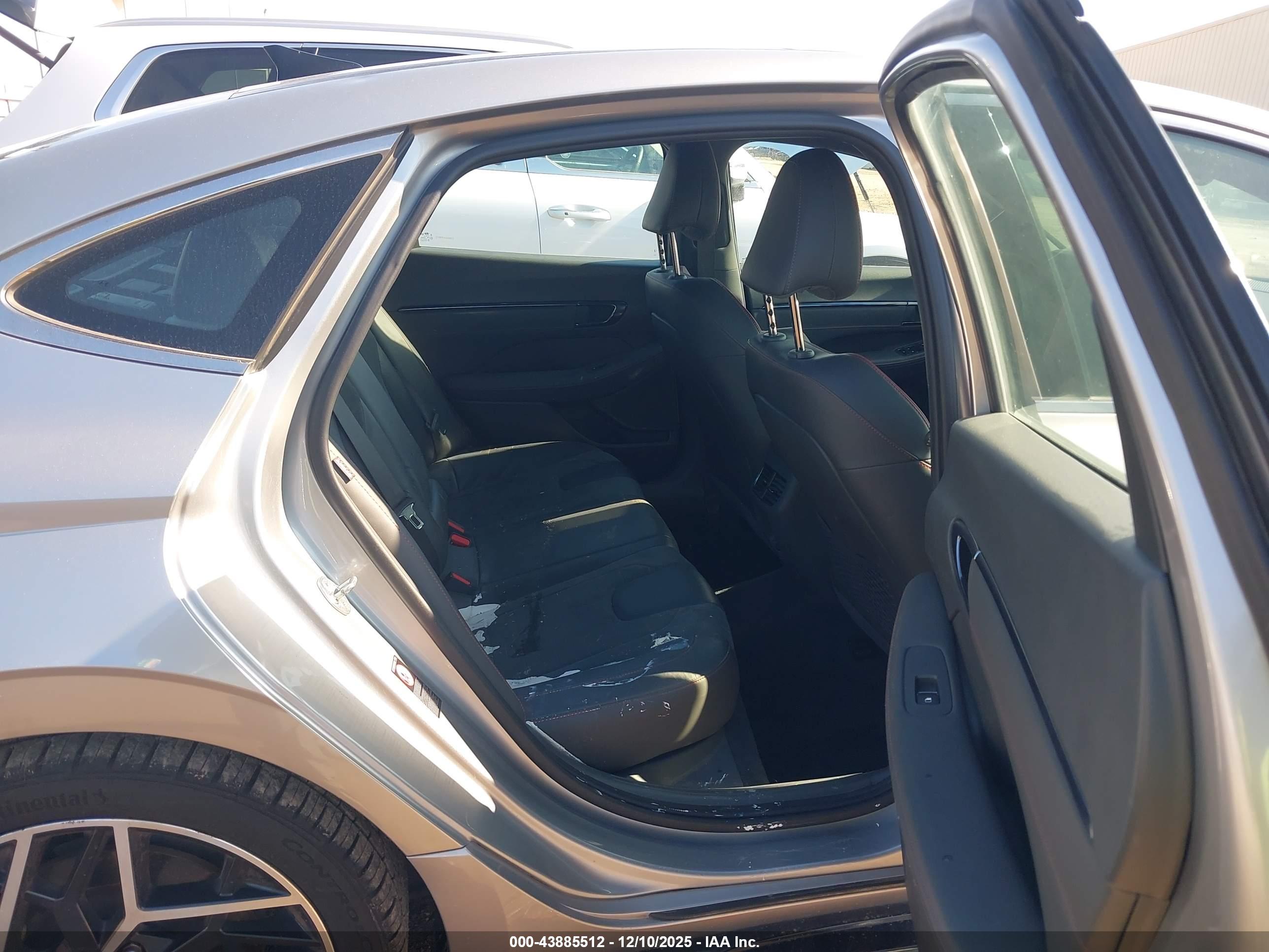 HYUNDAI SONATA image 8