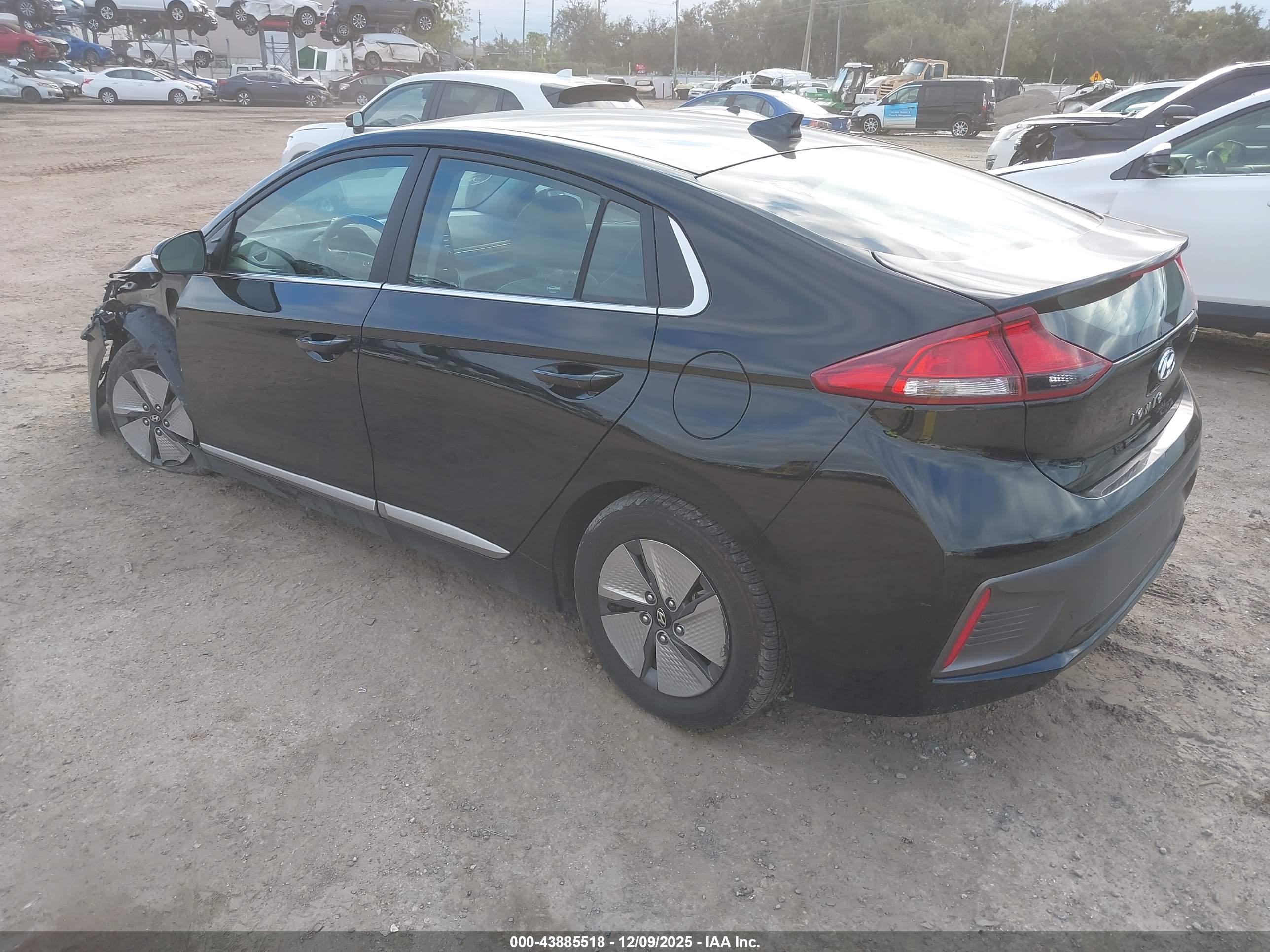 HYUNDAI IONIQ image 3
