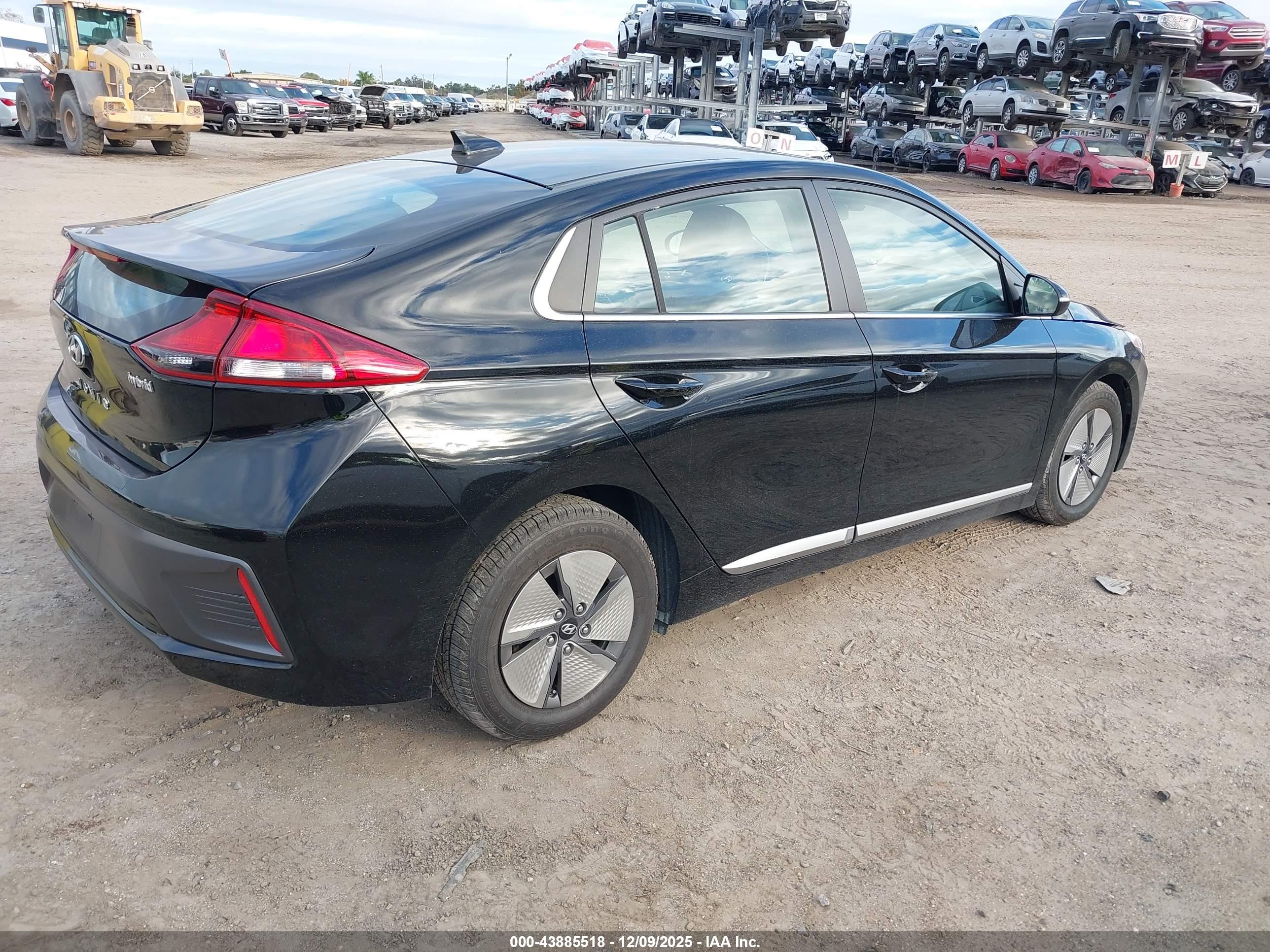 HYUNDAI IONIQ image 4