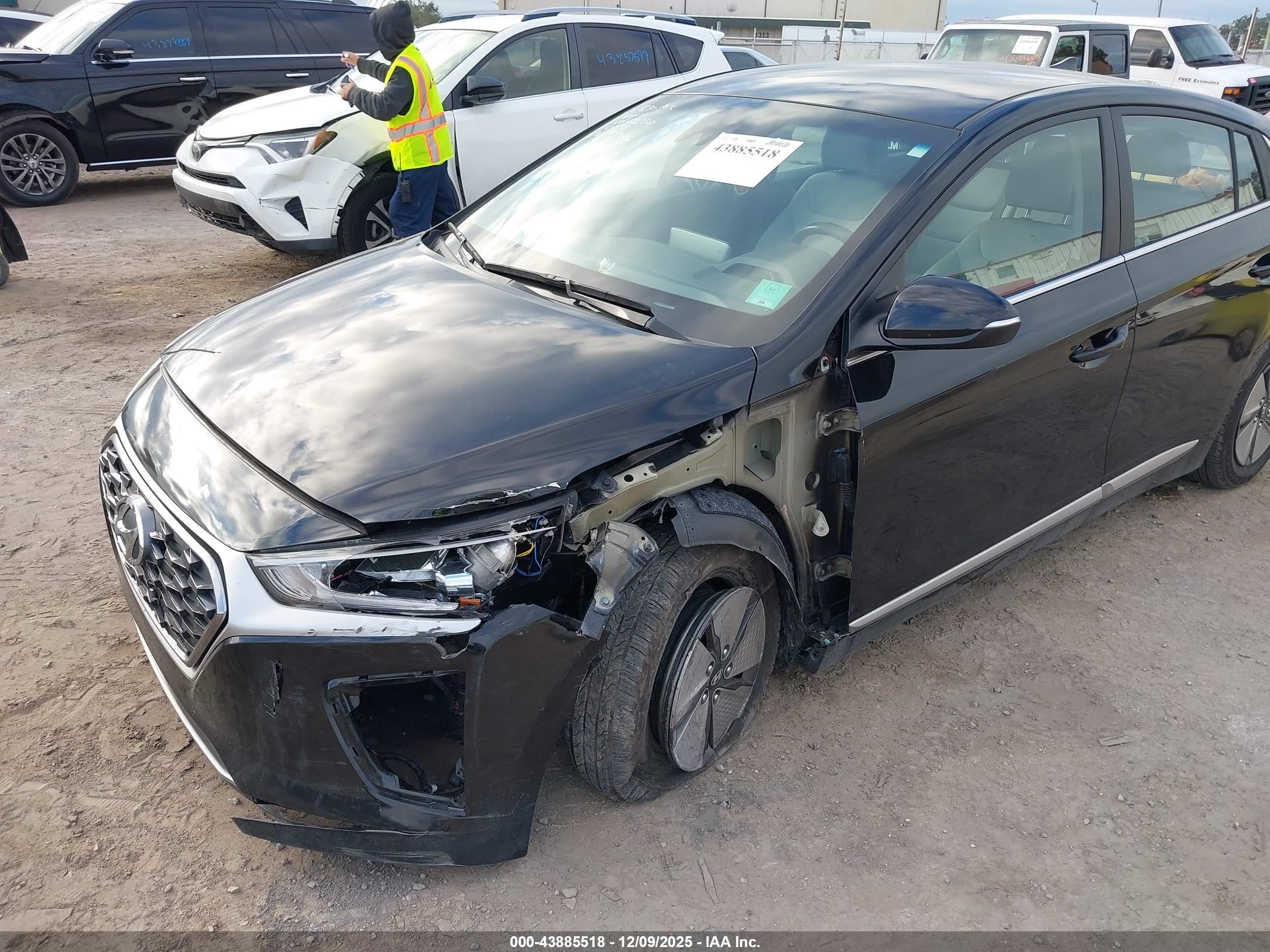 HYUNDAI IONIQ image 6