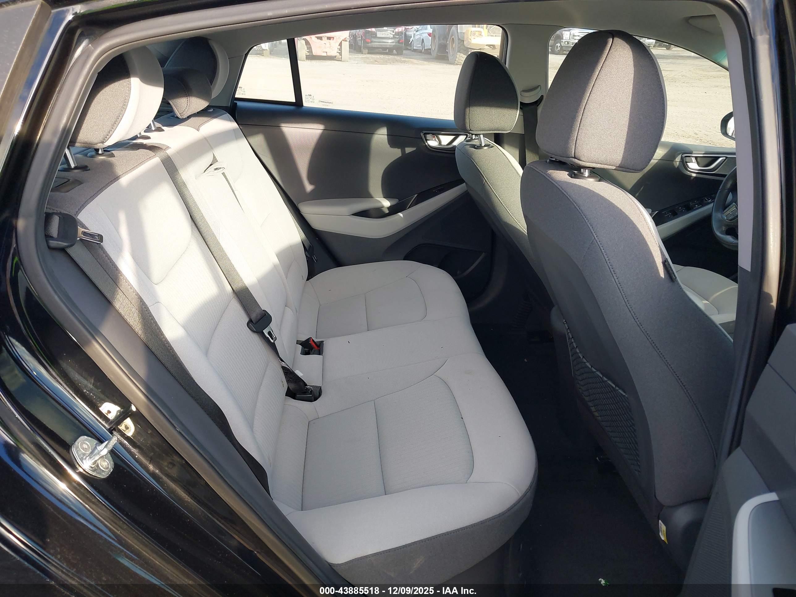 HYUNDAI IONIQ image 8
