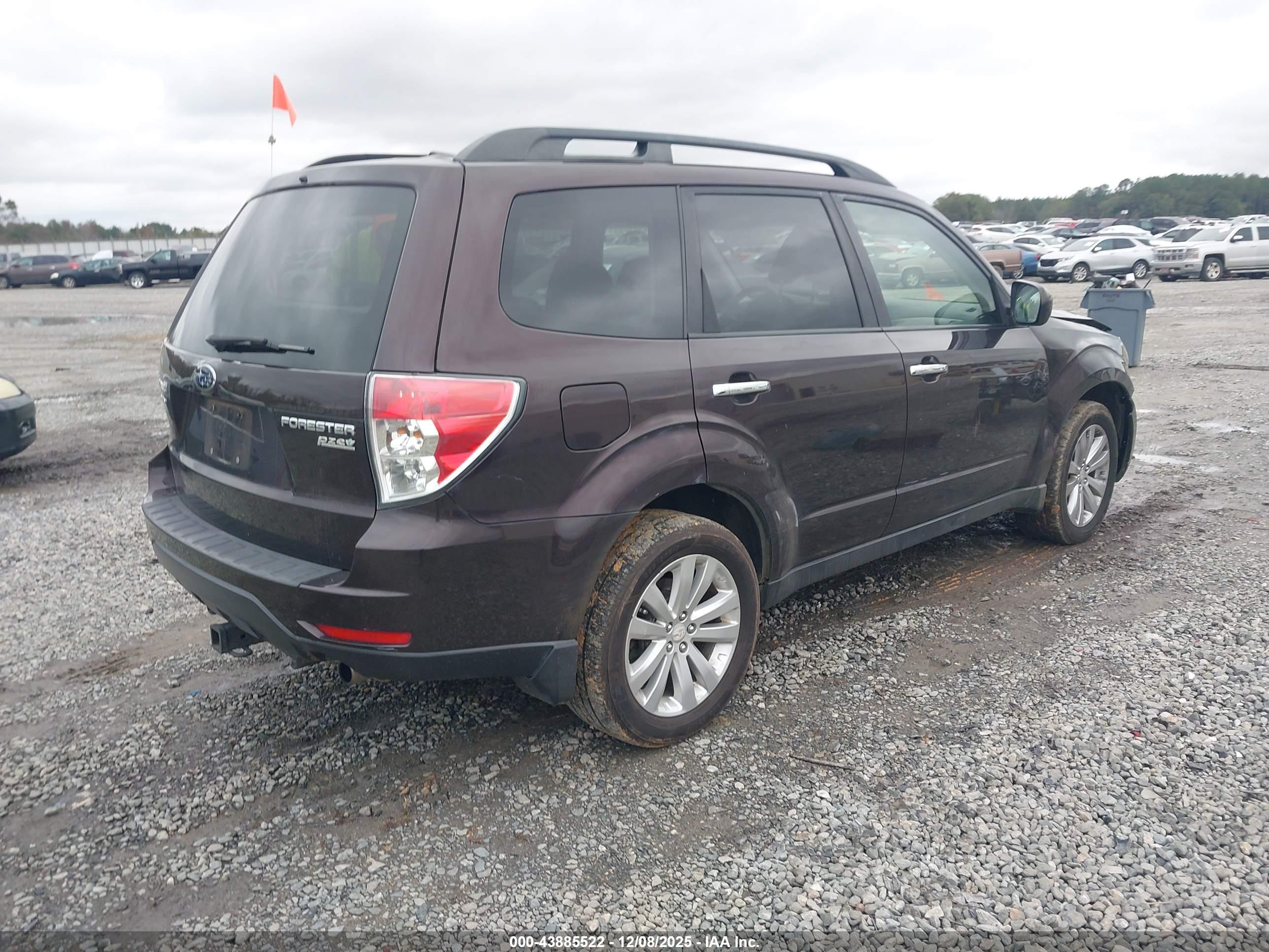 SUBARU FORESTER image 4