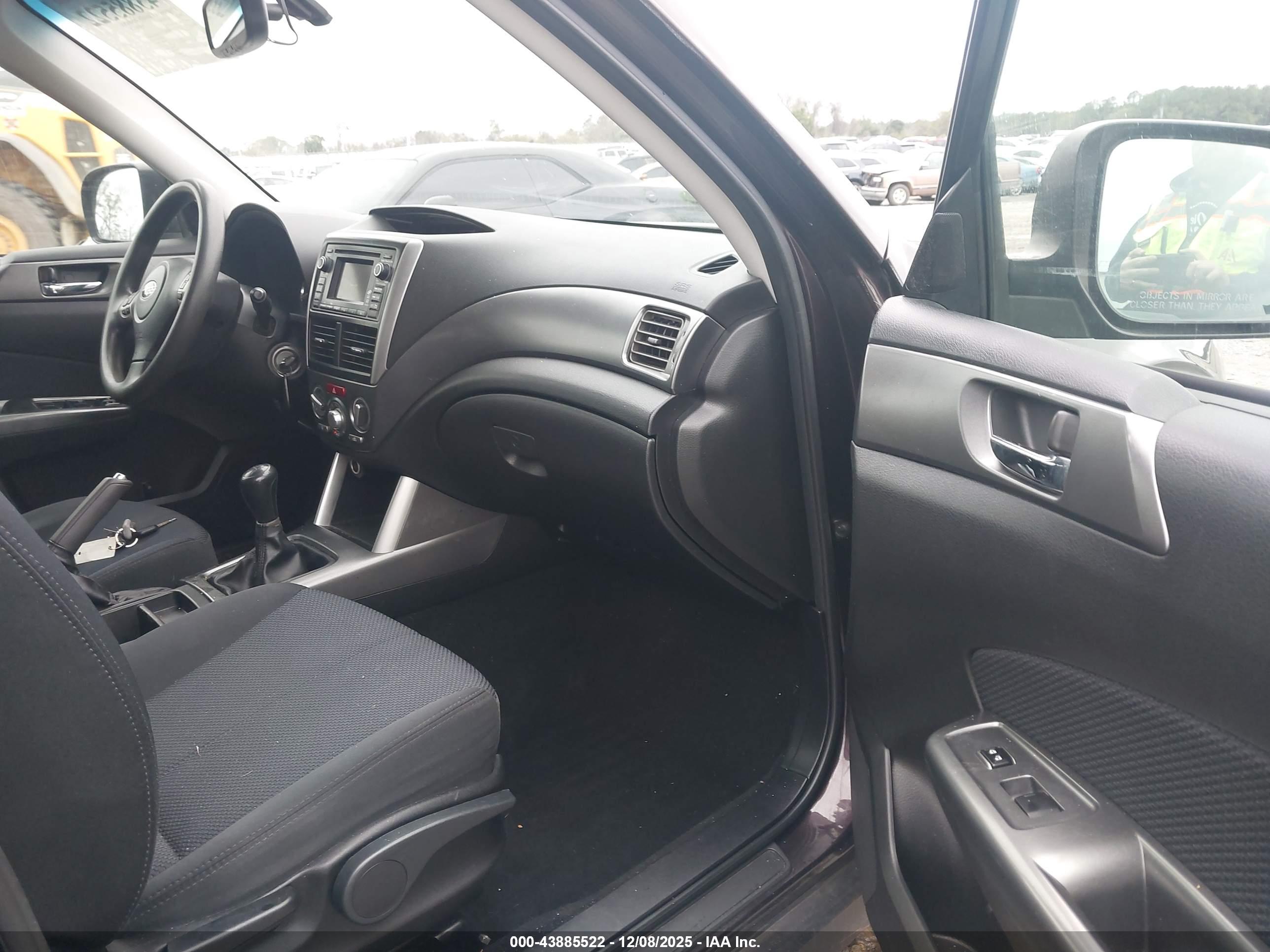 SUBARU FORESTER image 5