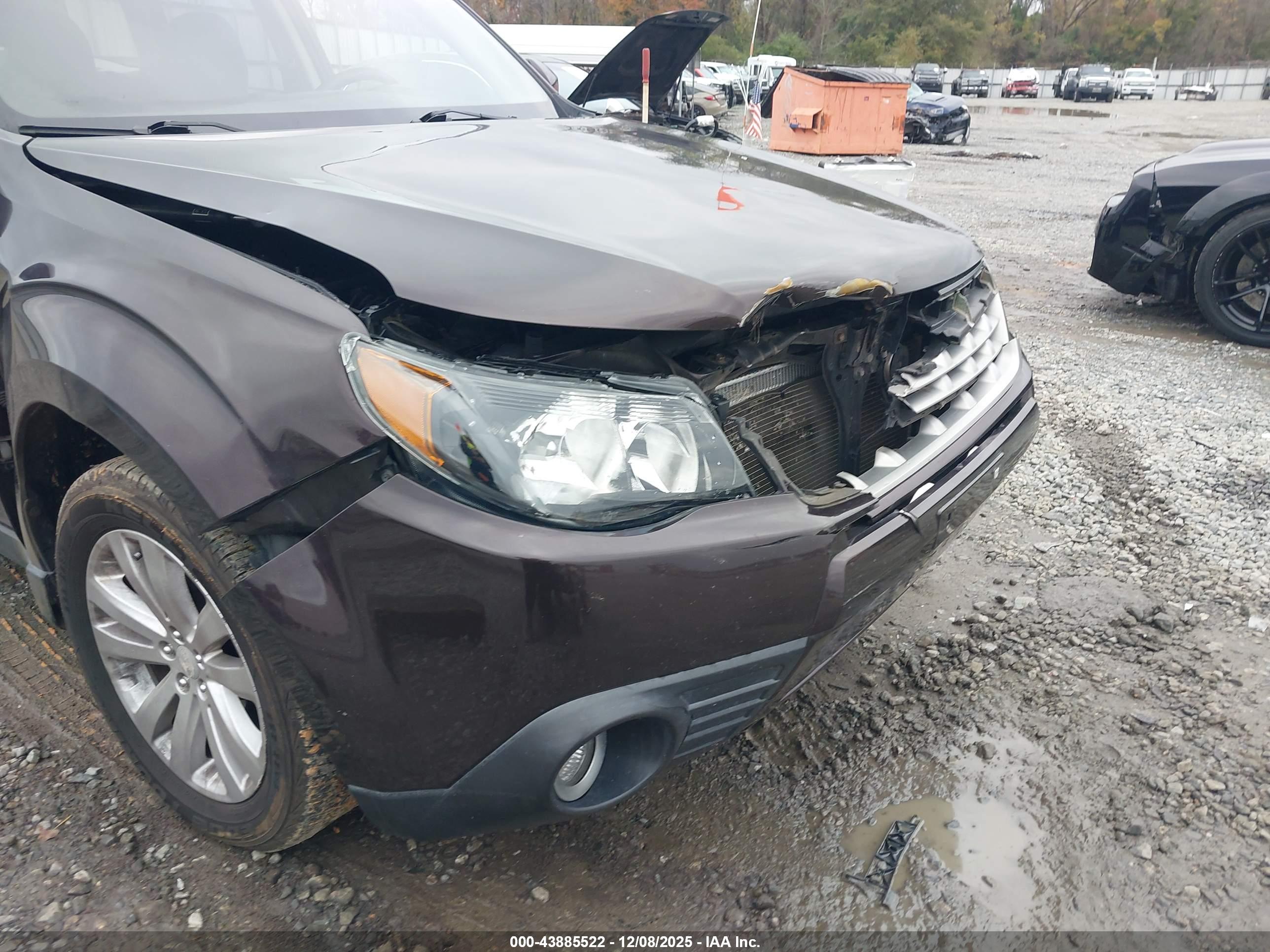 SUBARU FORESTER image 6