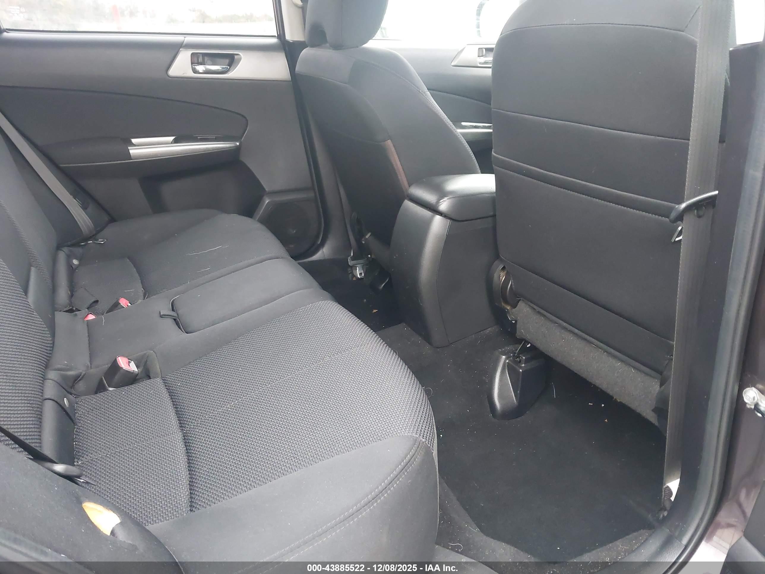 SUBARU FORESTER image 8