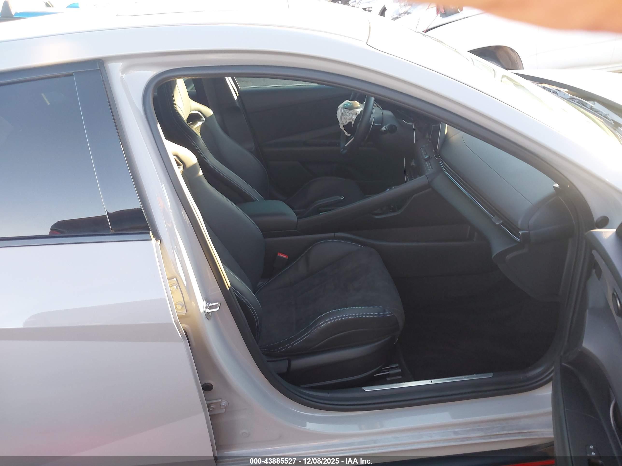 HYUNDAI ELANTRA image 5