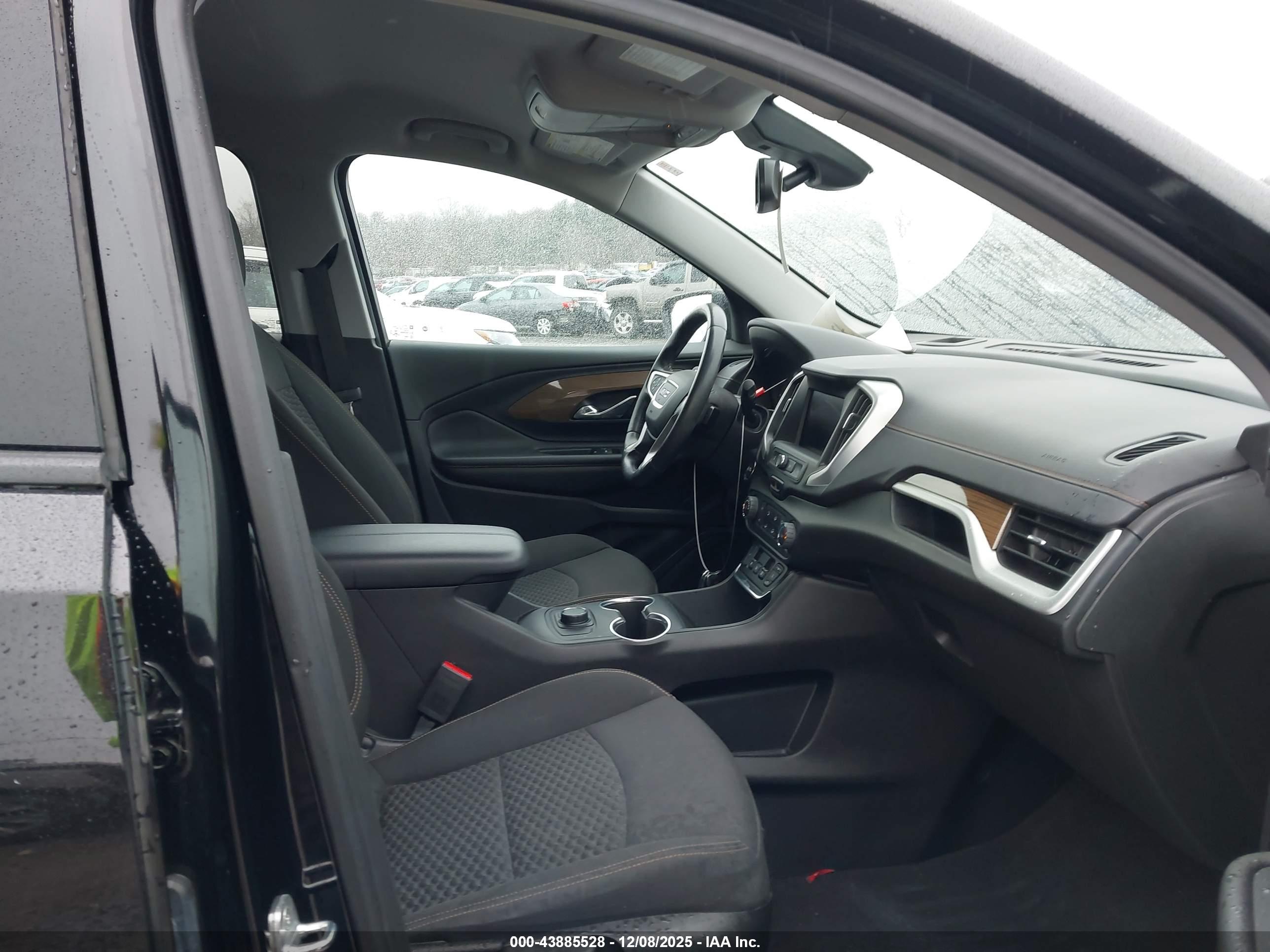GMC TERRAIN image 5