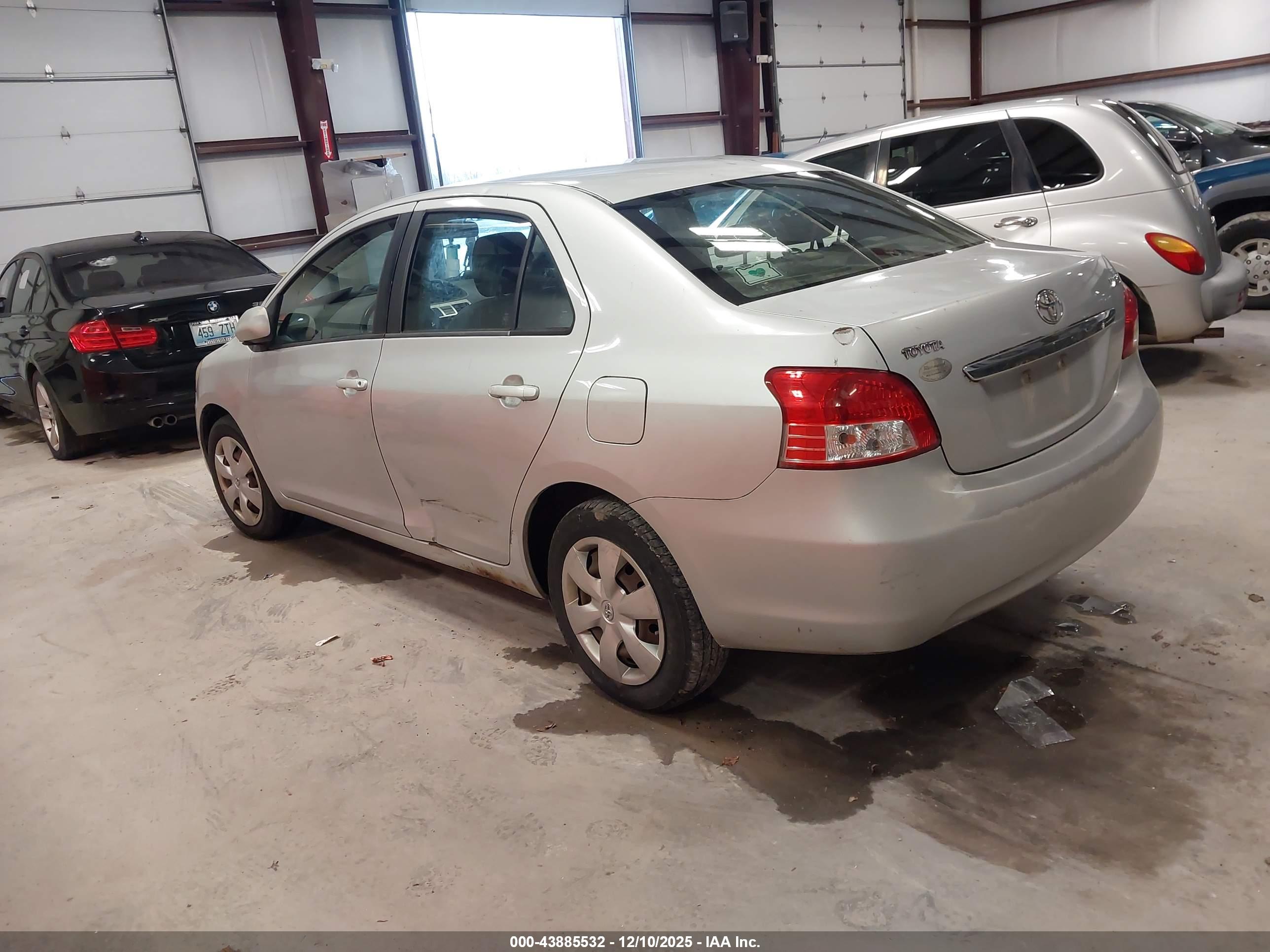 TOYOTA YARIS image 3