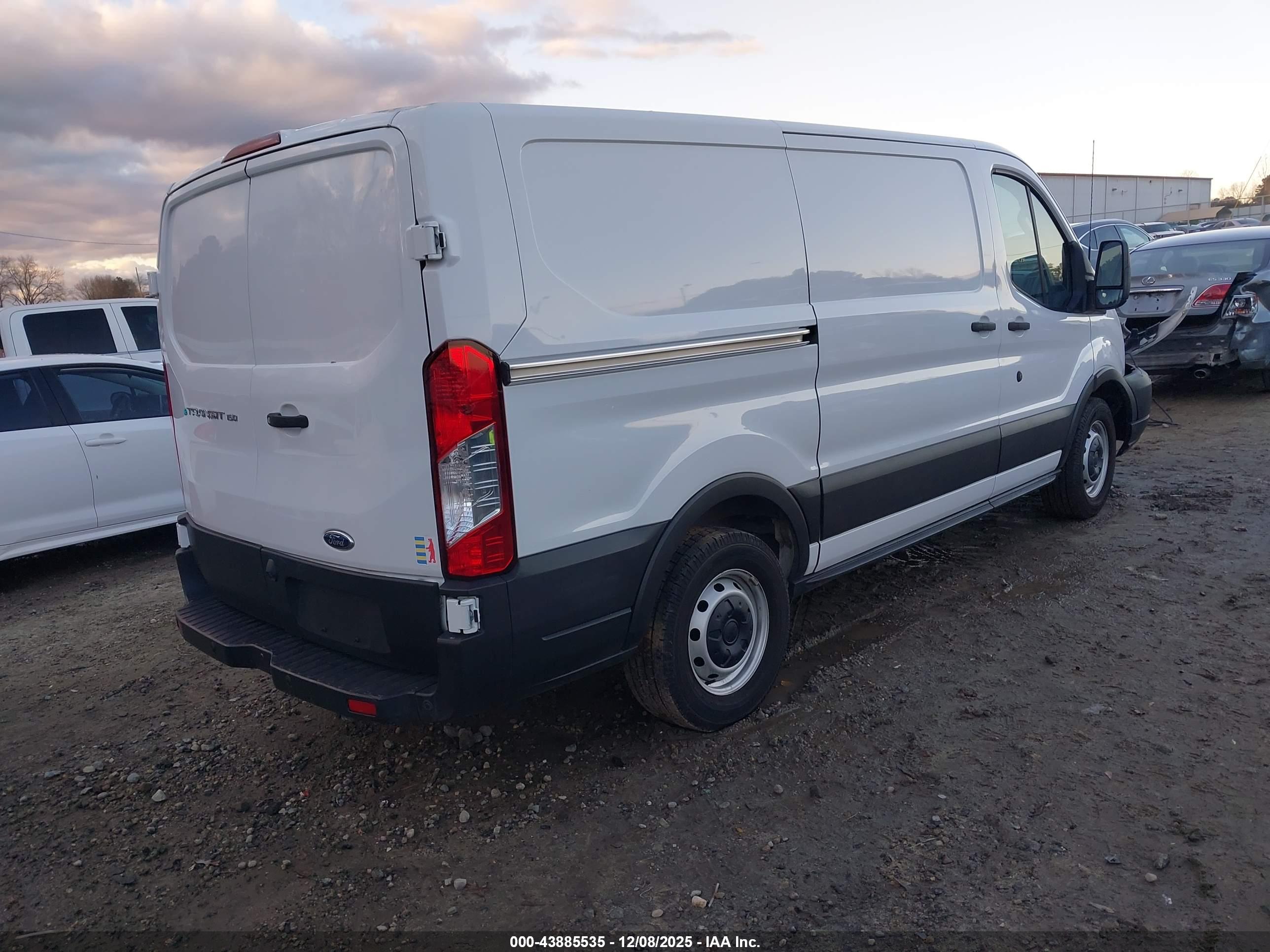 FORD TRANSIT-150 image 4