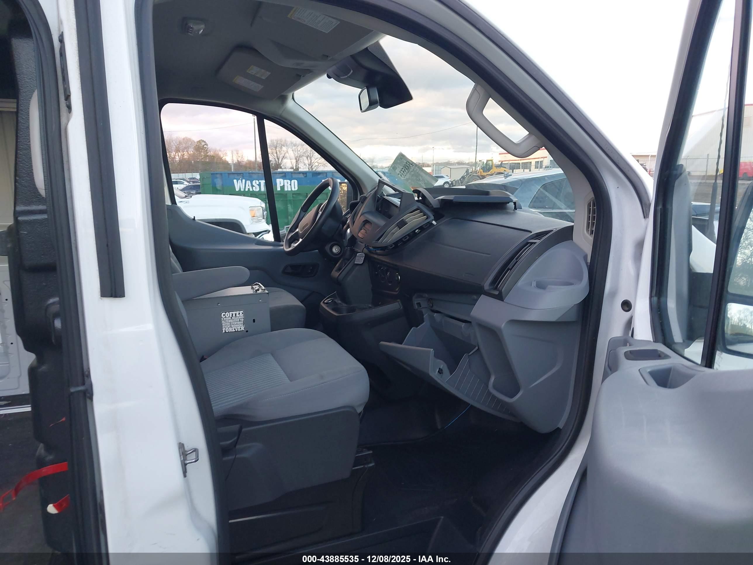 FORD TRANSIT-150 image 5