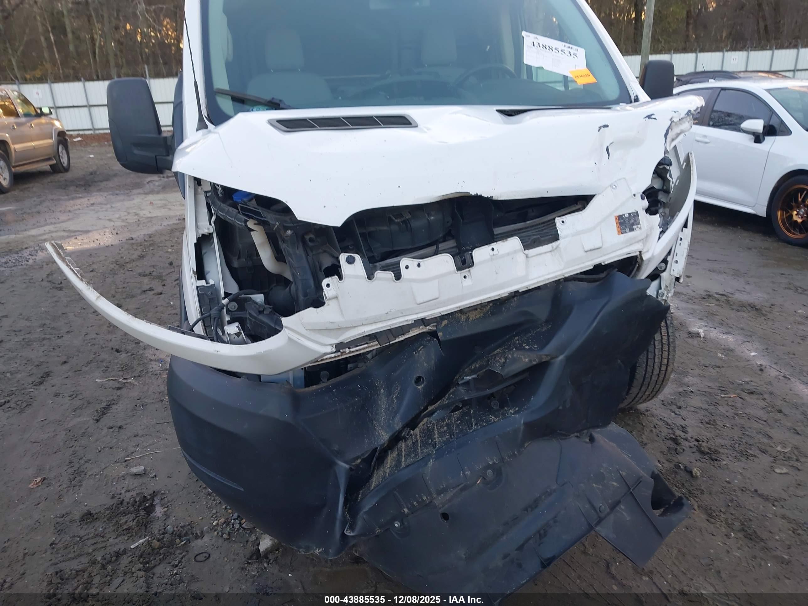 FORD TRANSIT-150 image 6