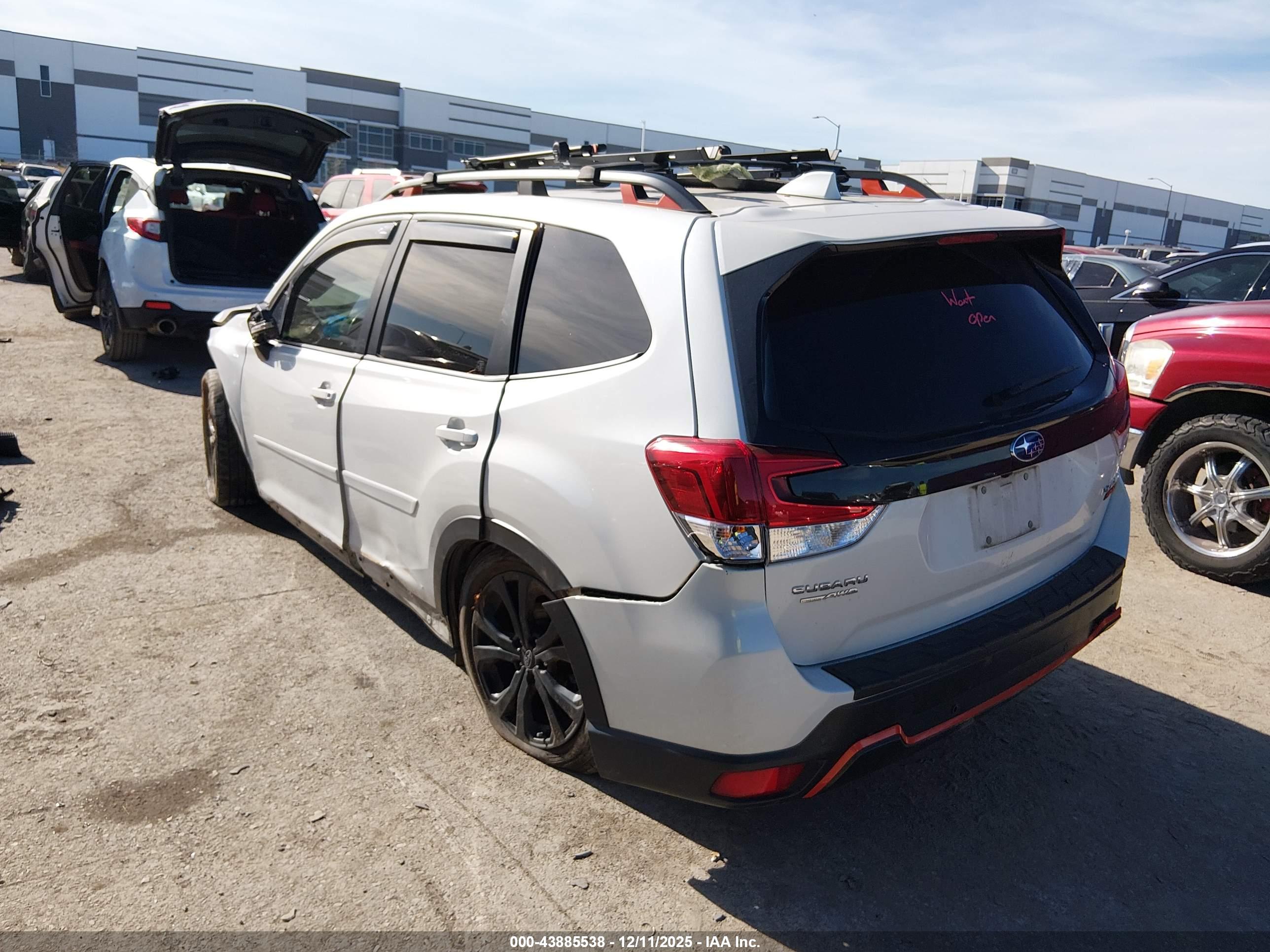 SUBARU FORESTER image 3