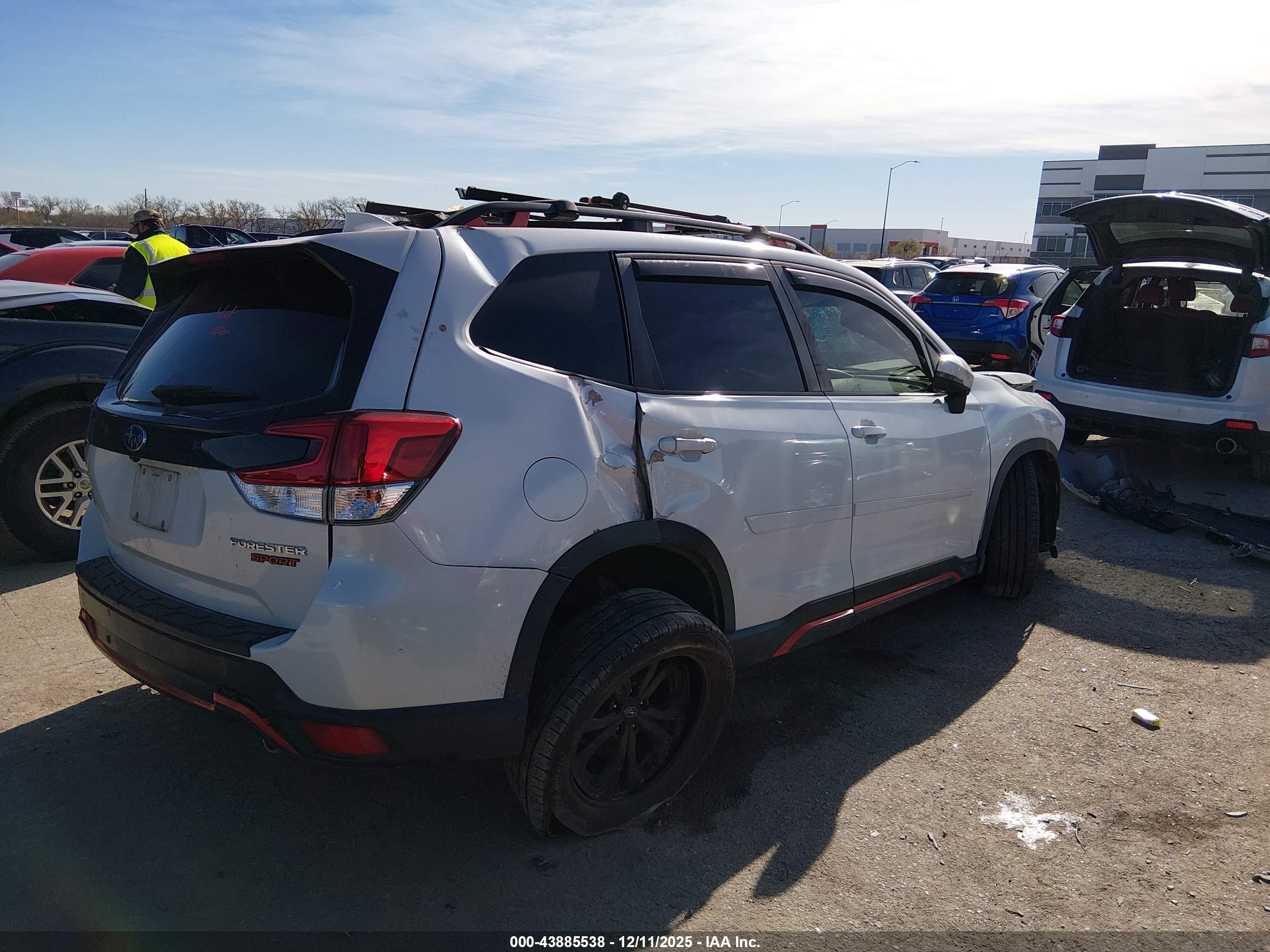 SUBARU FORESTER image 4