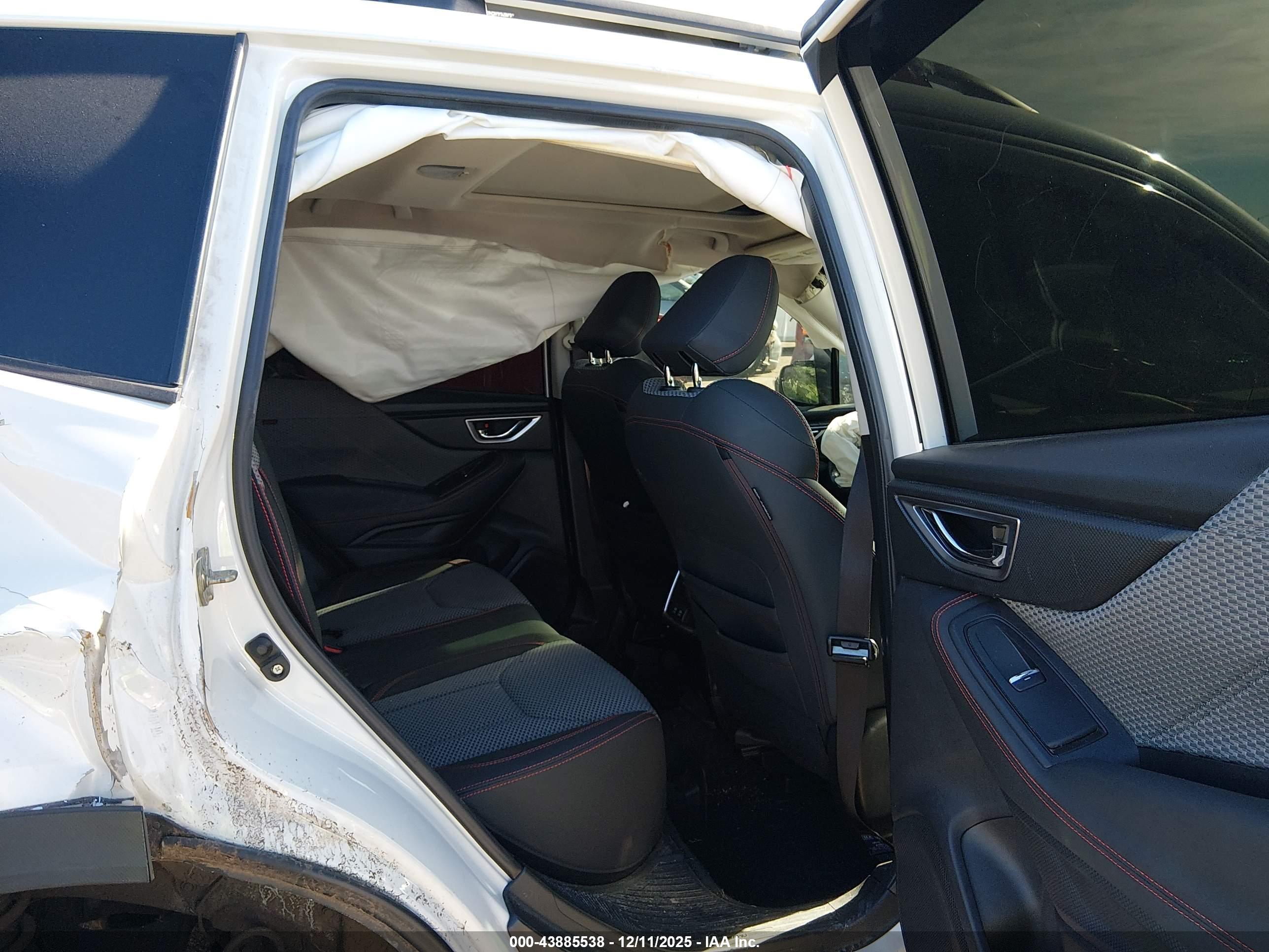 SUBARU FORESTER image 8