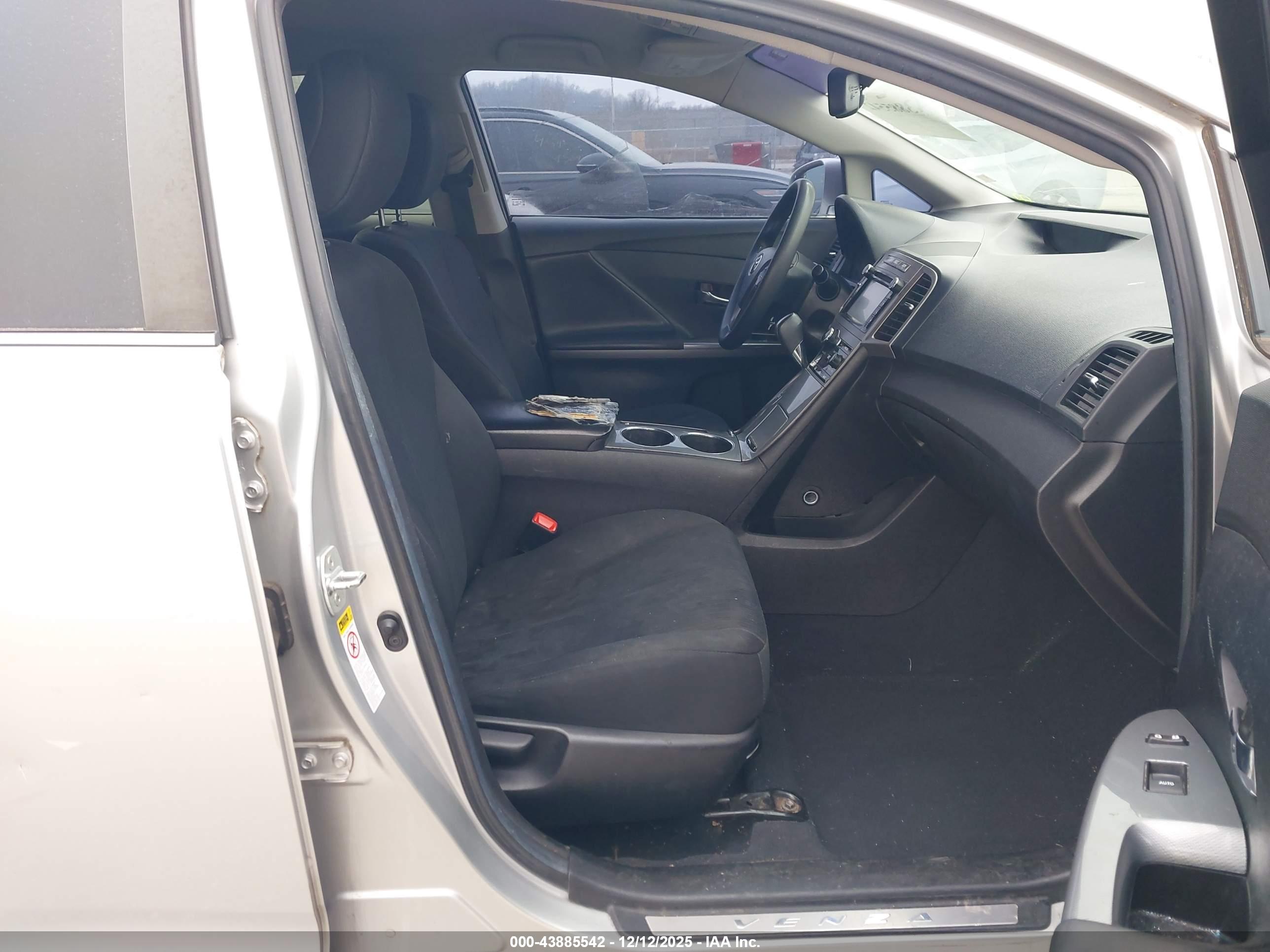 TOYOTA VENZA image 5
