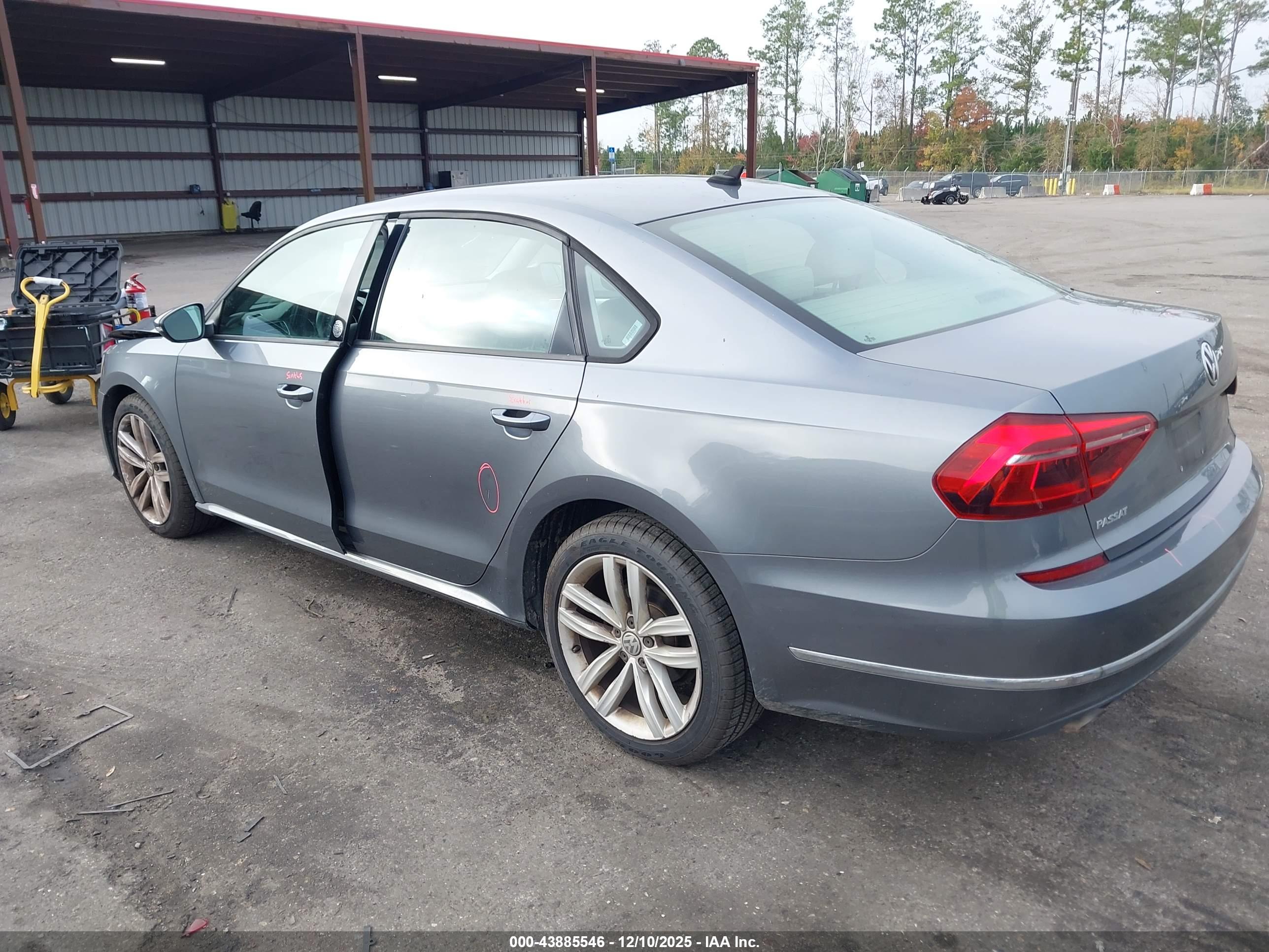 VOLKSWAGEN PASSAT image 3