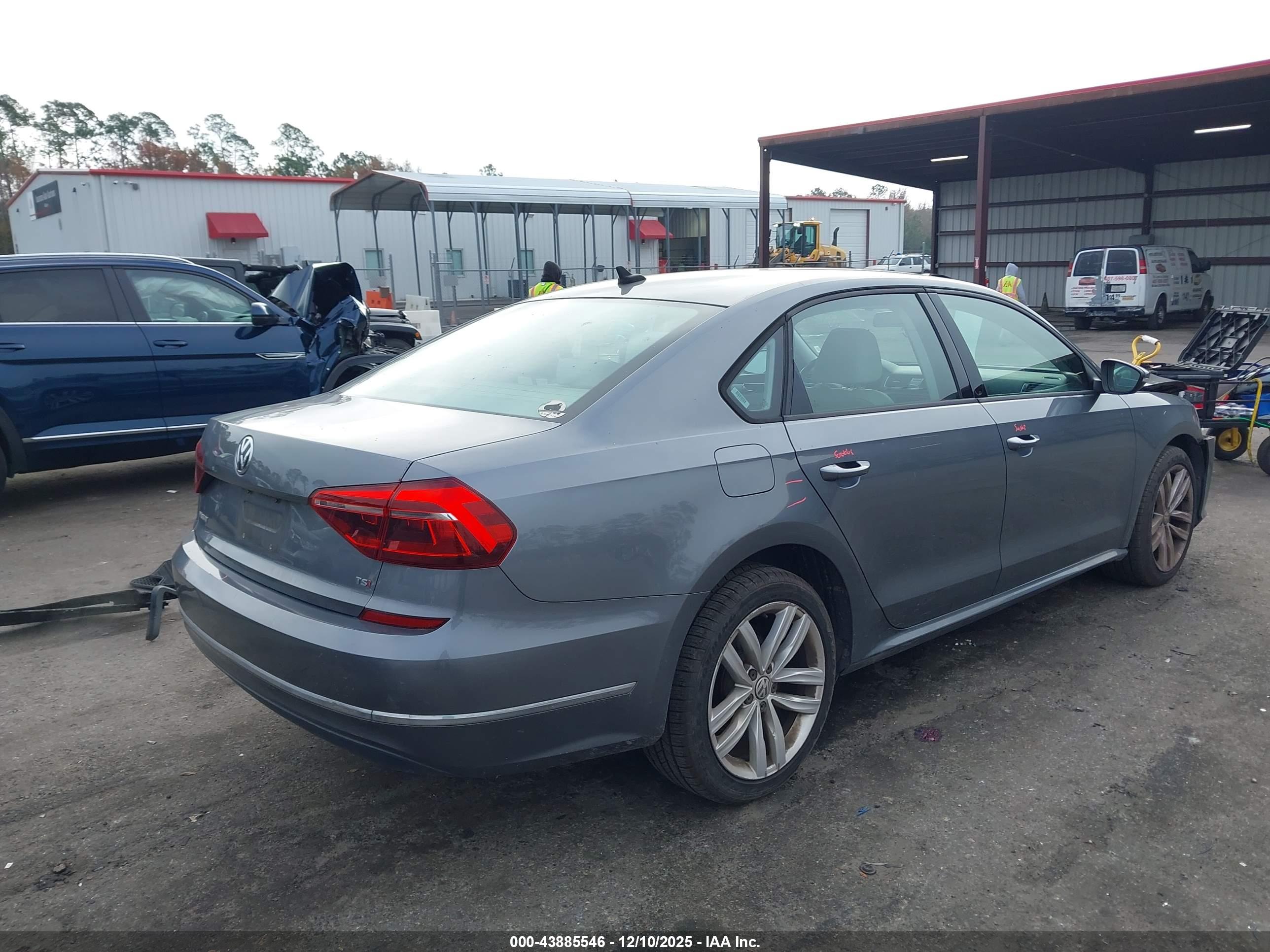 VOLKSWAGEN PASSAT image 4