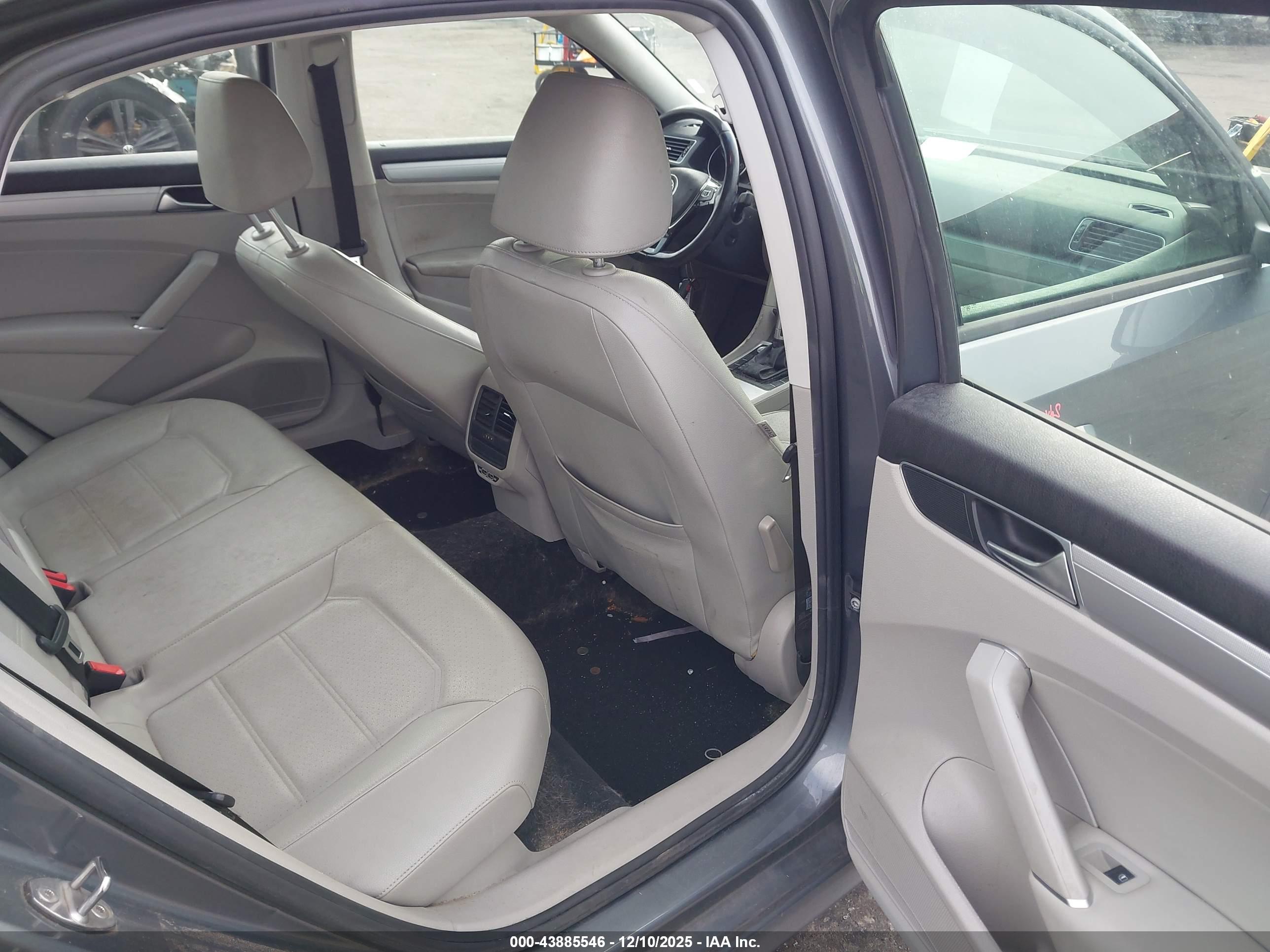 VOLKSWAGEN PASSAT image 8