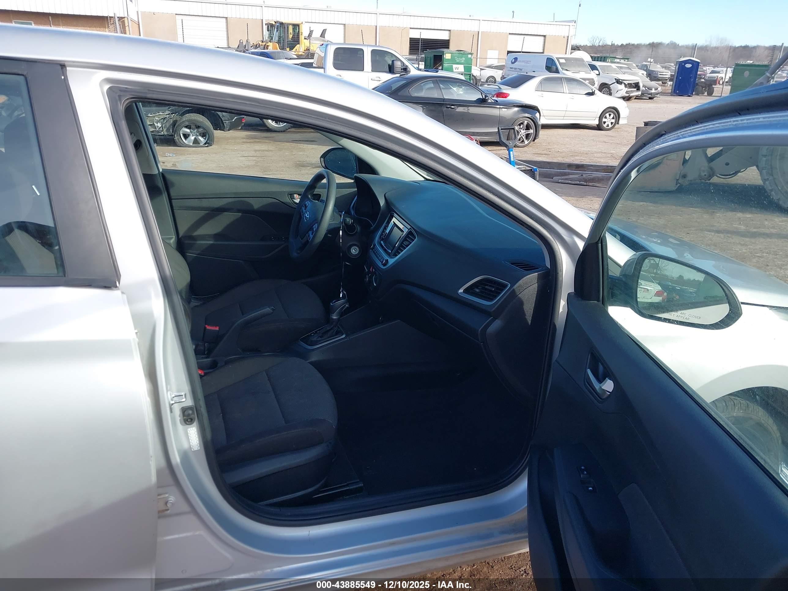 HYUNDAI ACCENT image 5