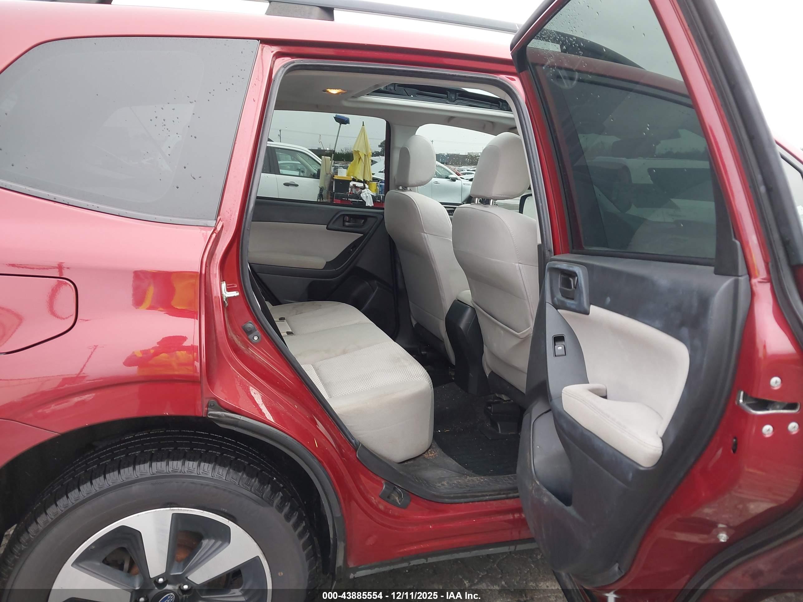SUBARU FORESTER image 8