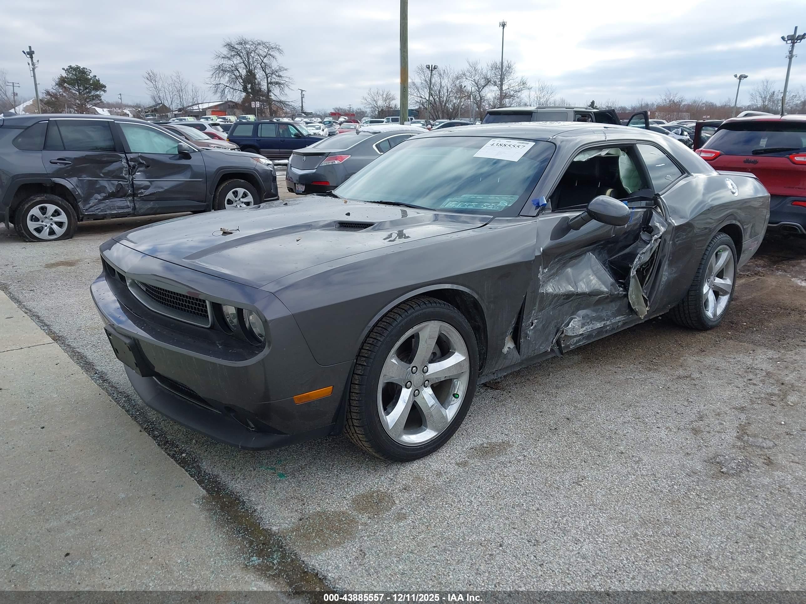 DODGE CHALLENGER image 2