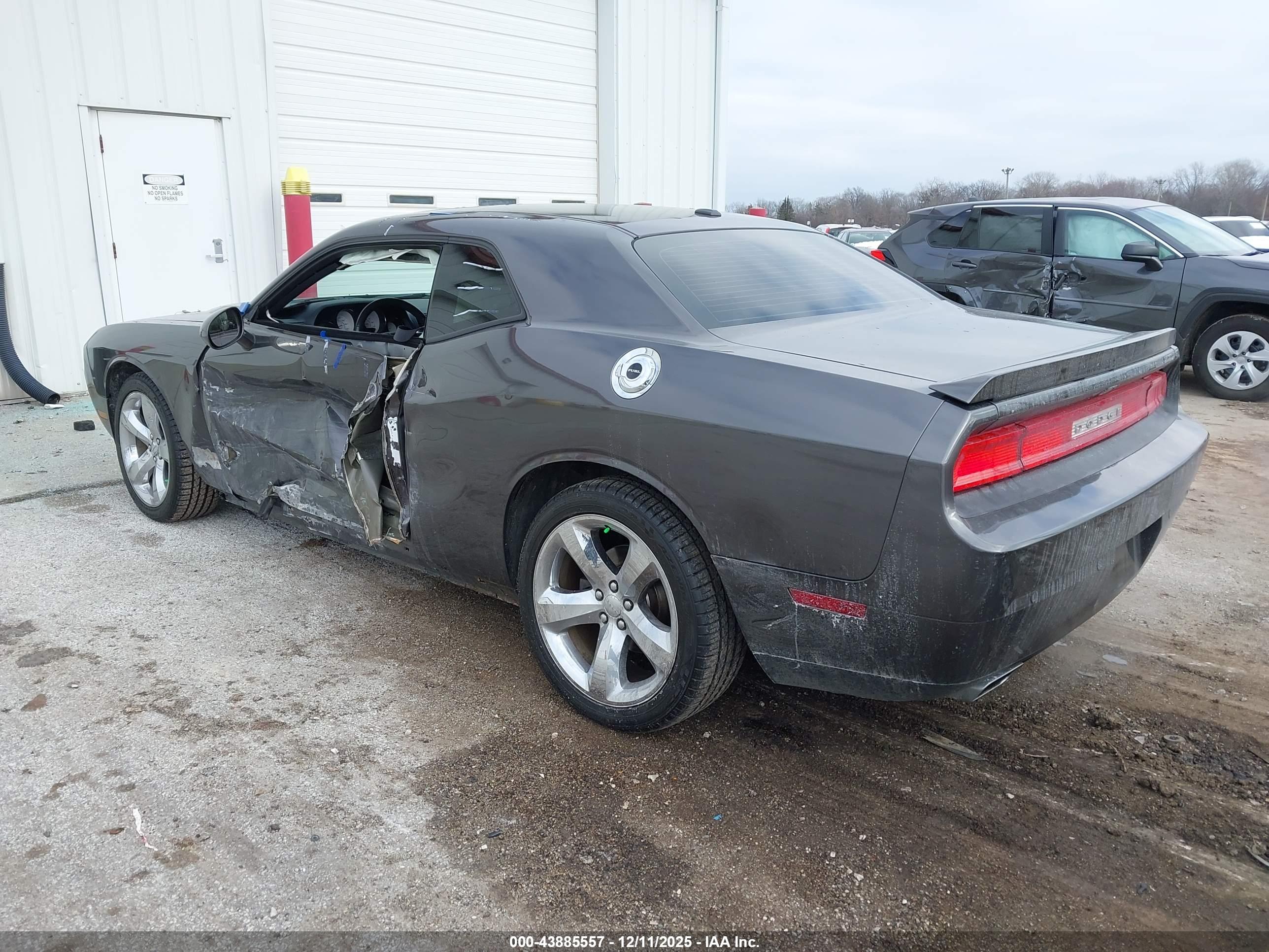 DODGE CHALLENGER image 3