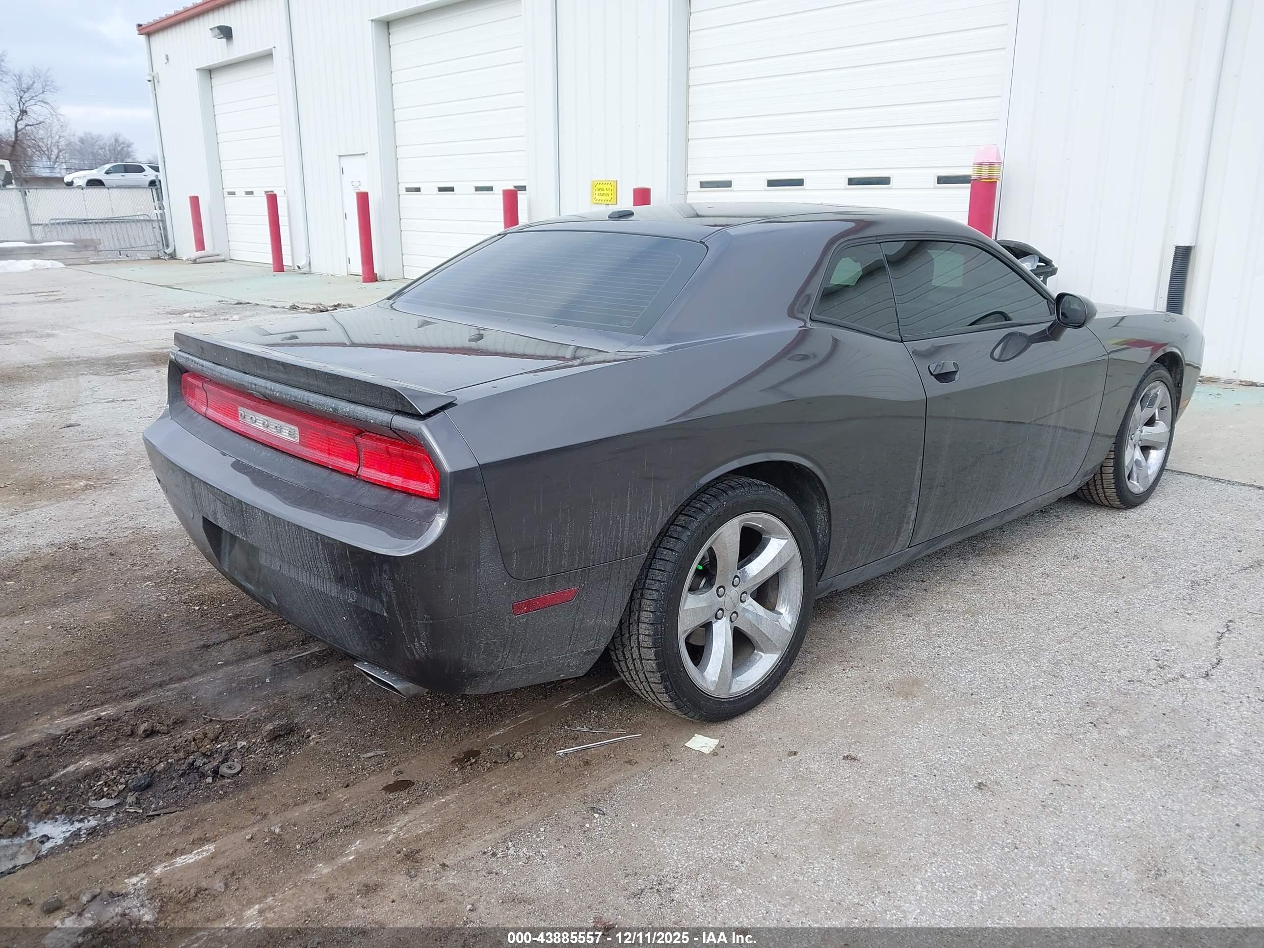 DODGE CHALLENGER image 4