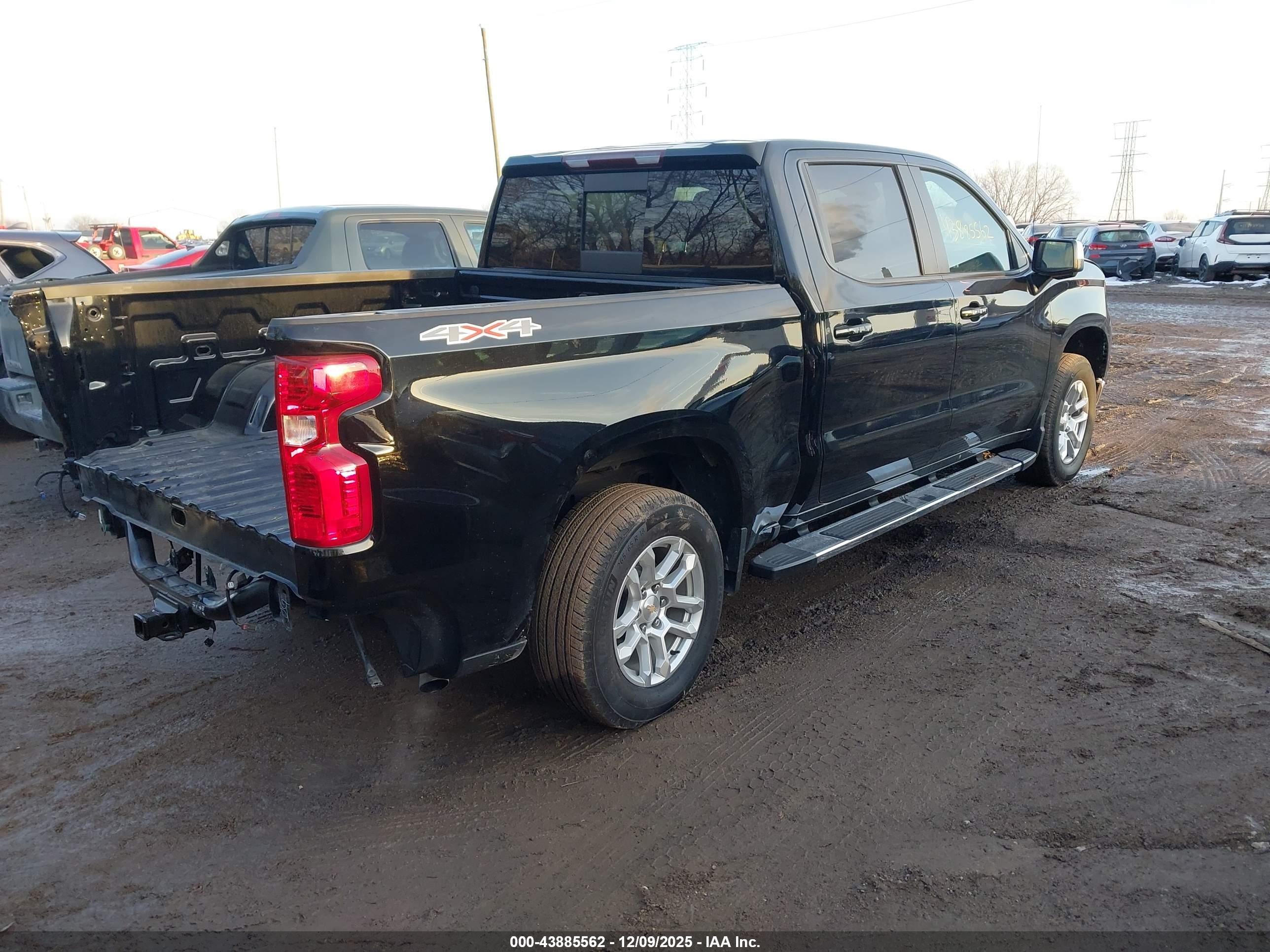 CHEVROLET SILVERADO image 4