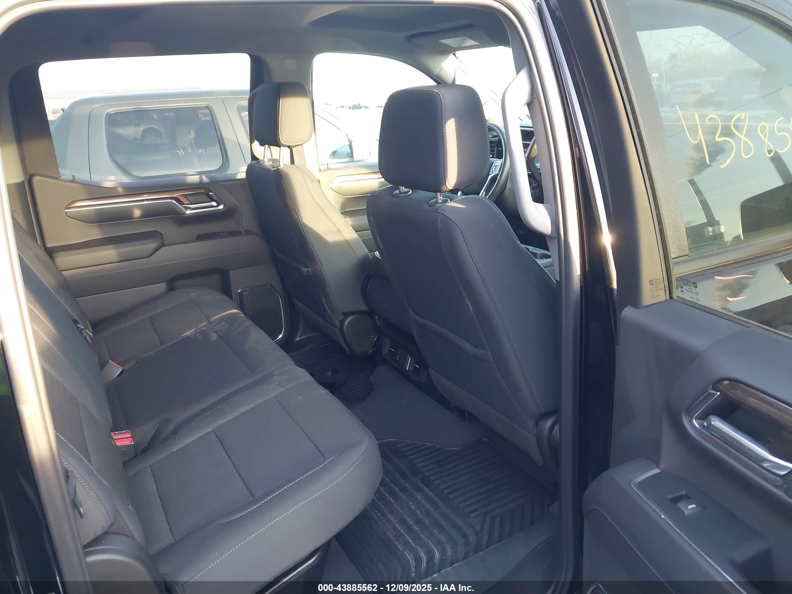 CHEVROLET SILVERADO image 8