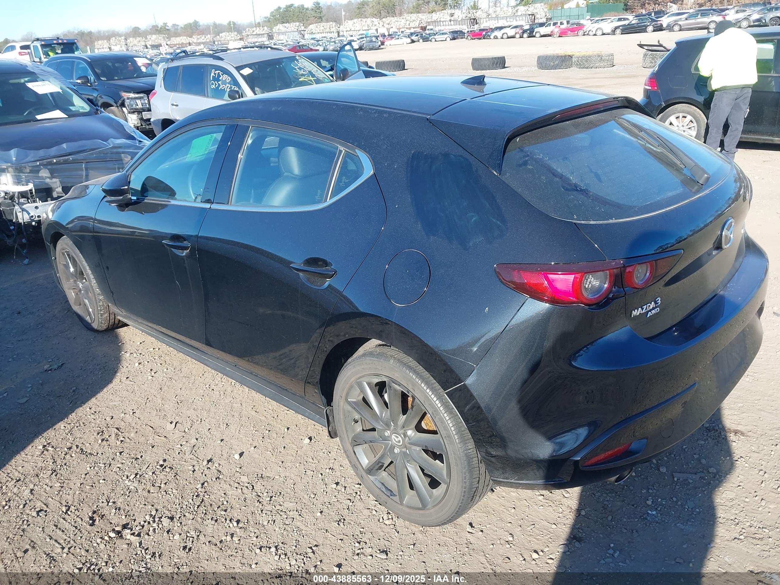 MAZDA MAZDA3 image 3
