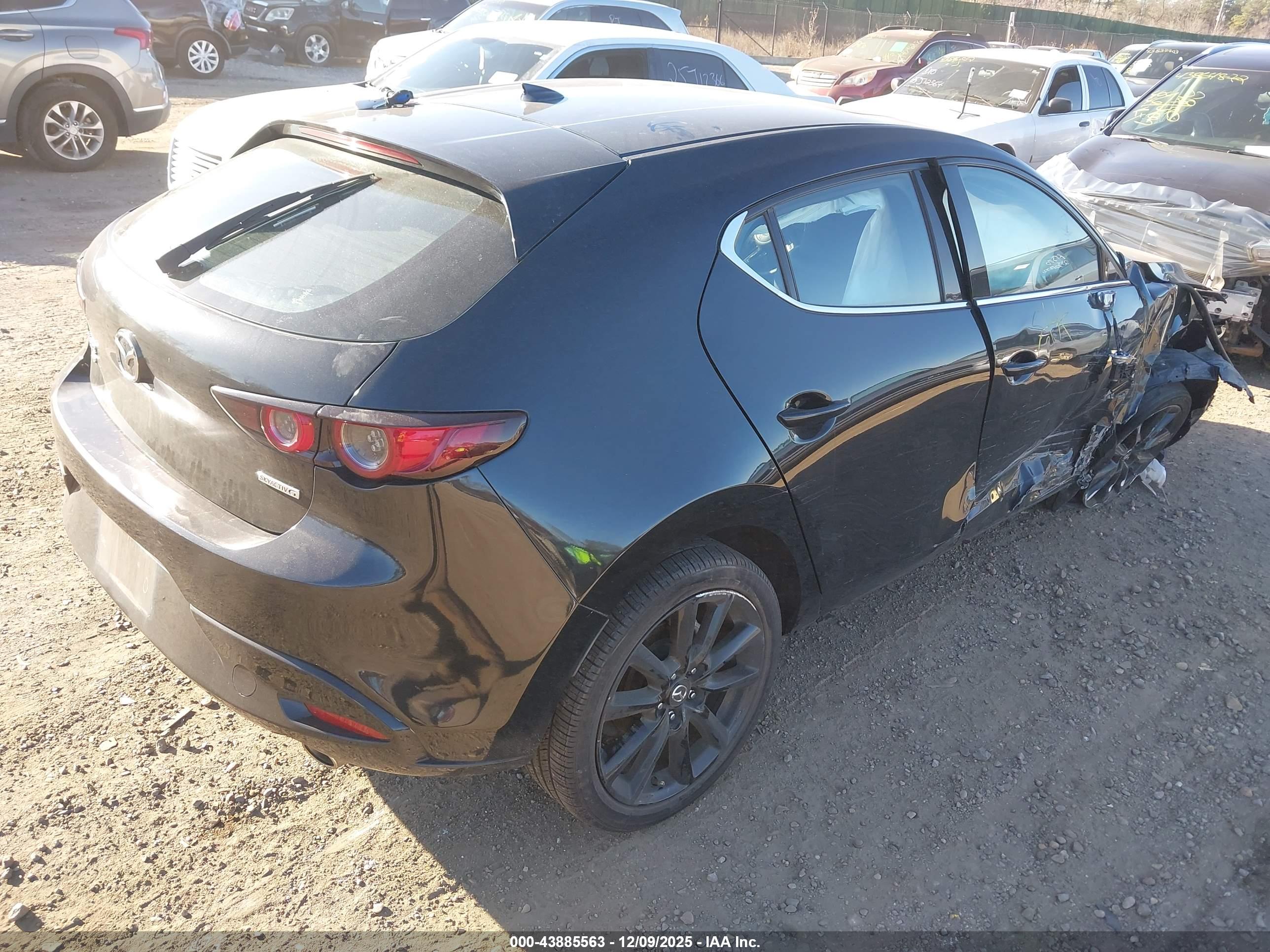 MAZDA MAZDA3 image 4