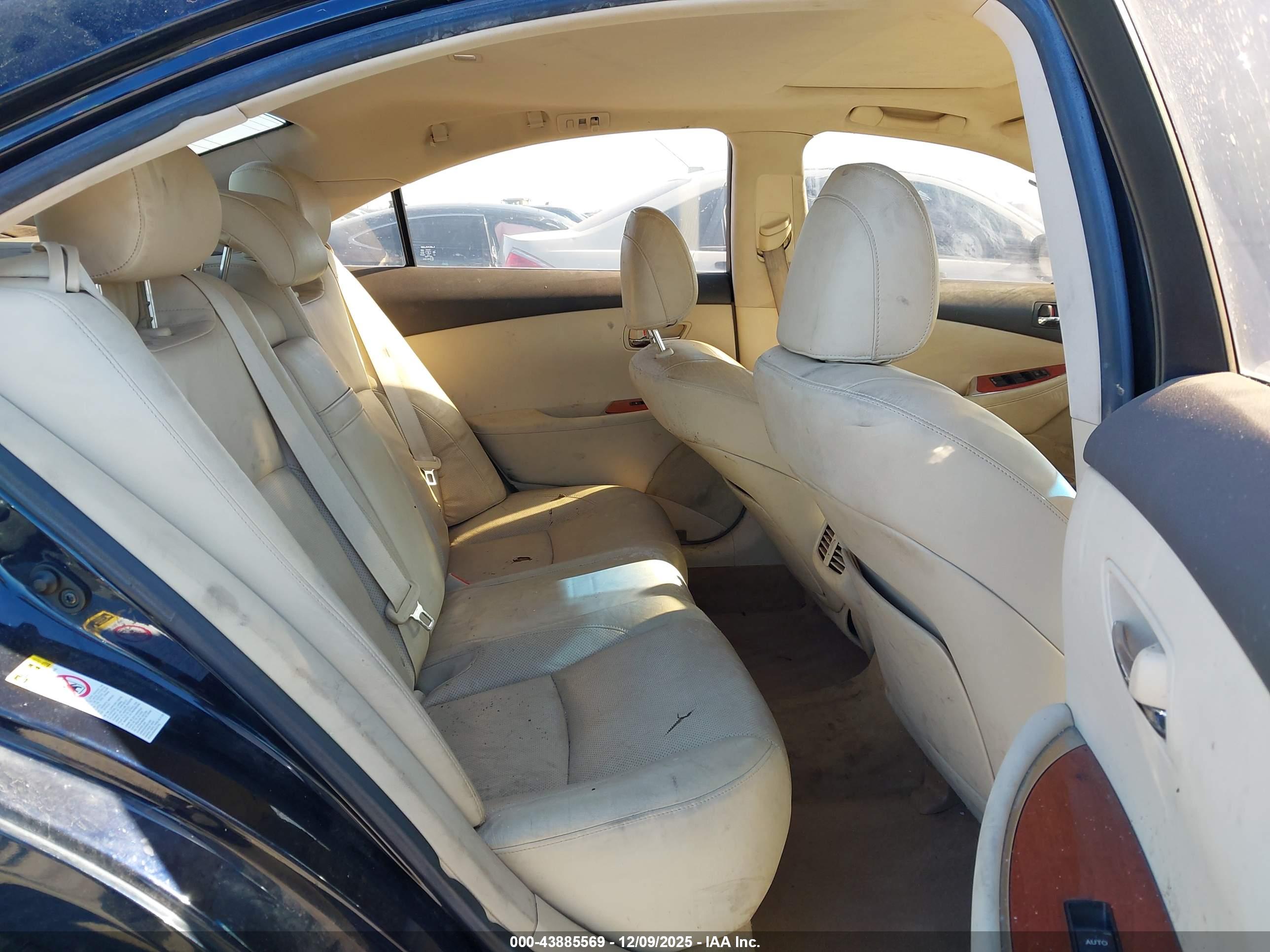 LEXUS ES image 8