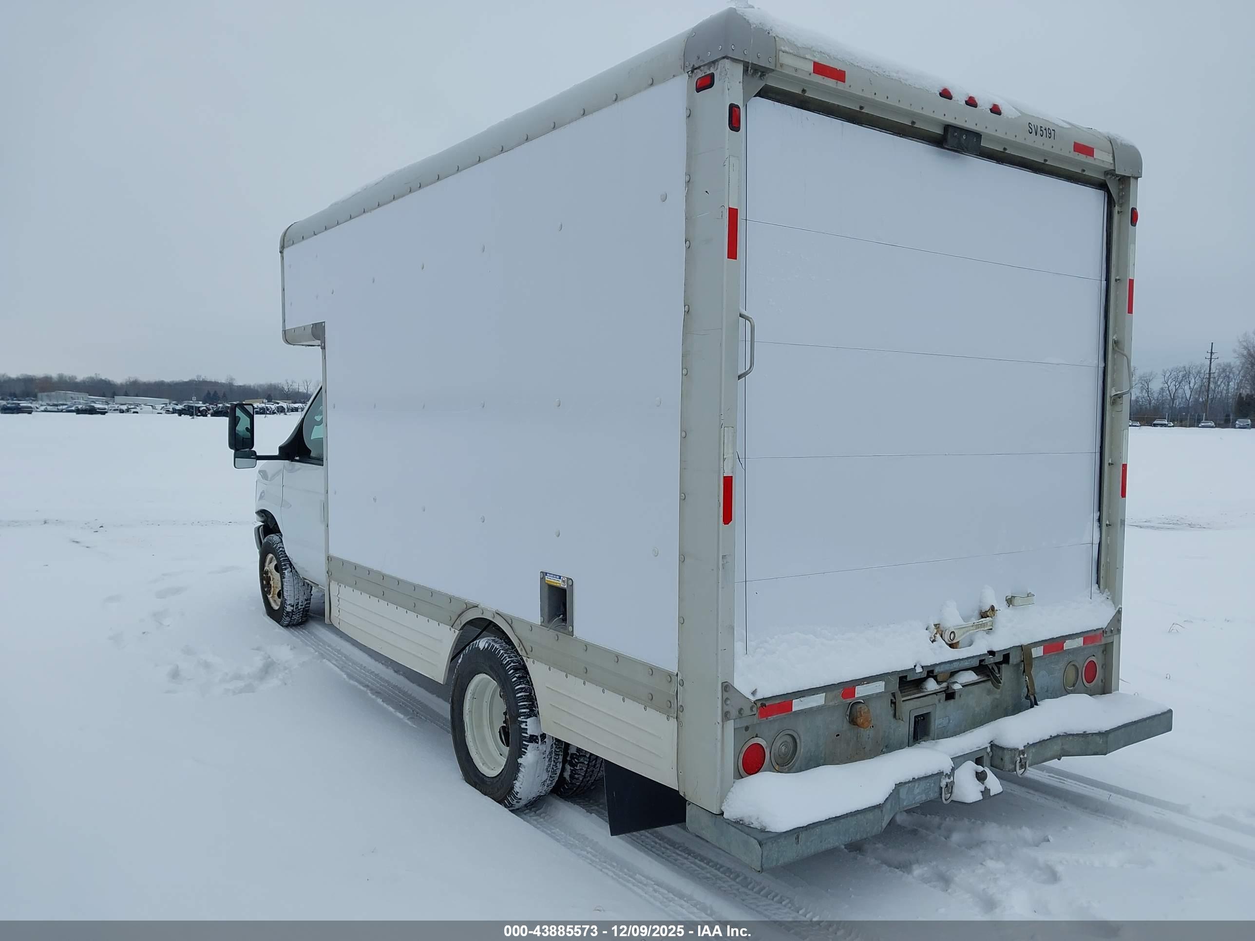 FORD E-450 image 3