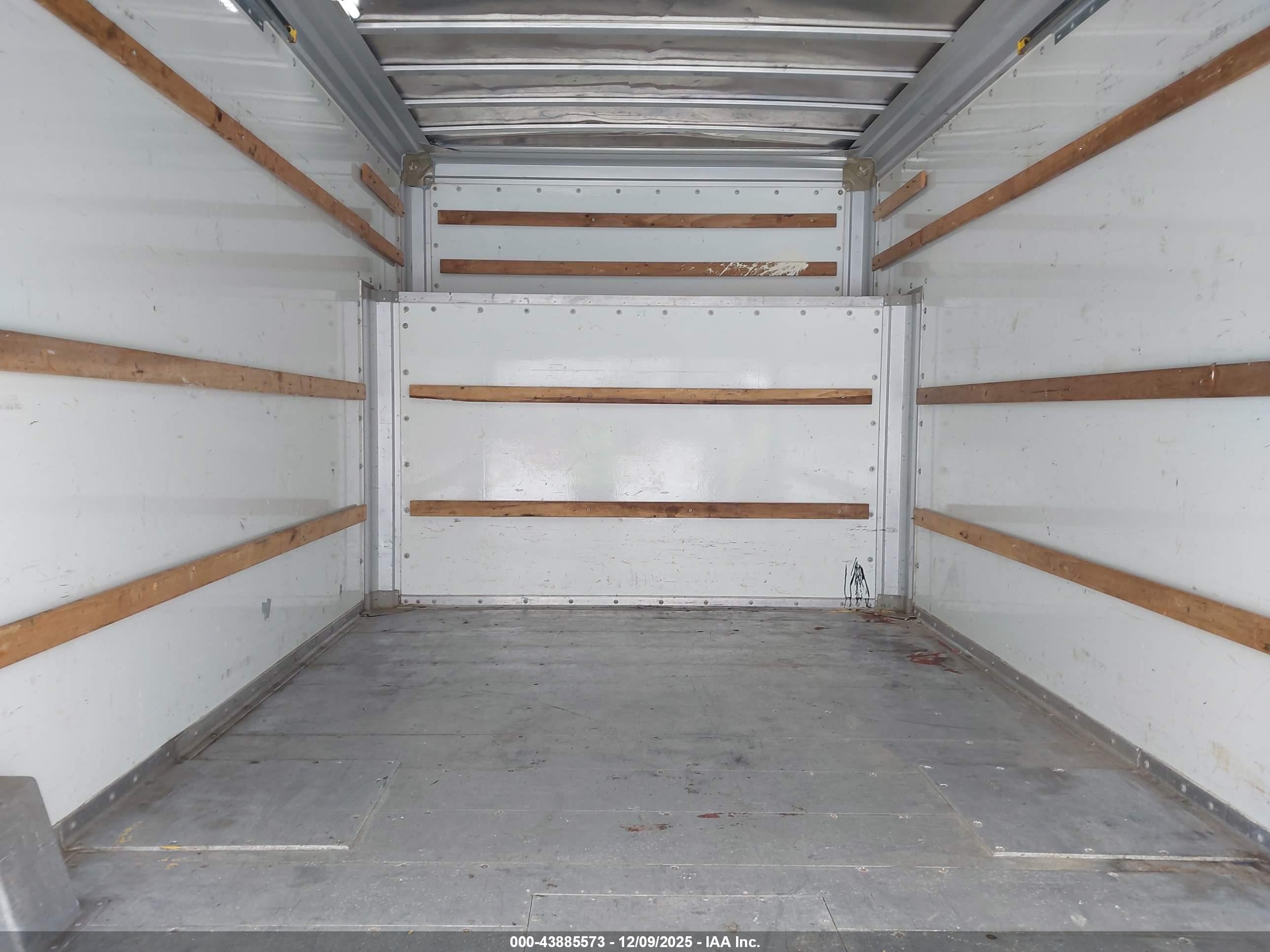 FORD E-450 image 7