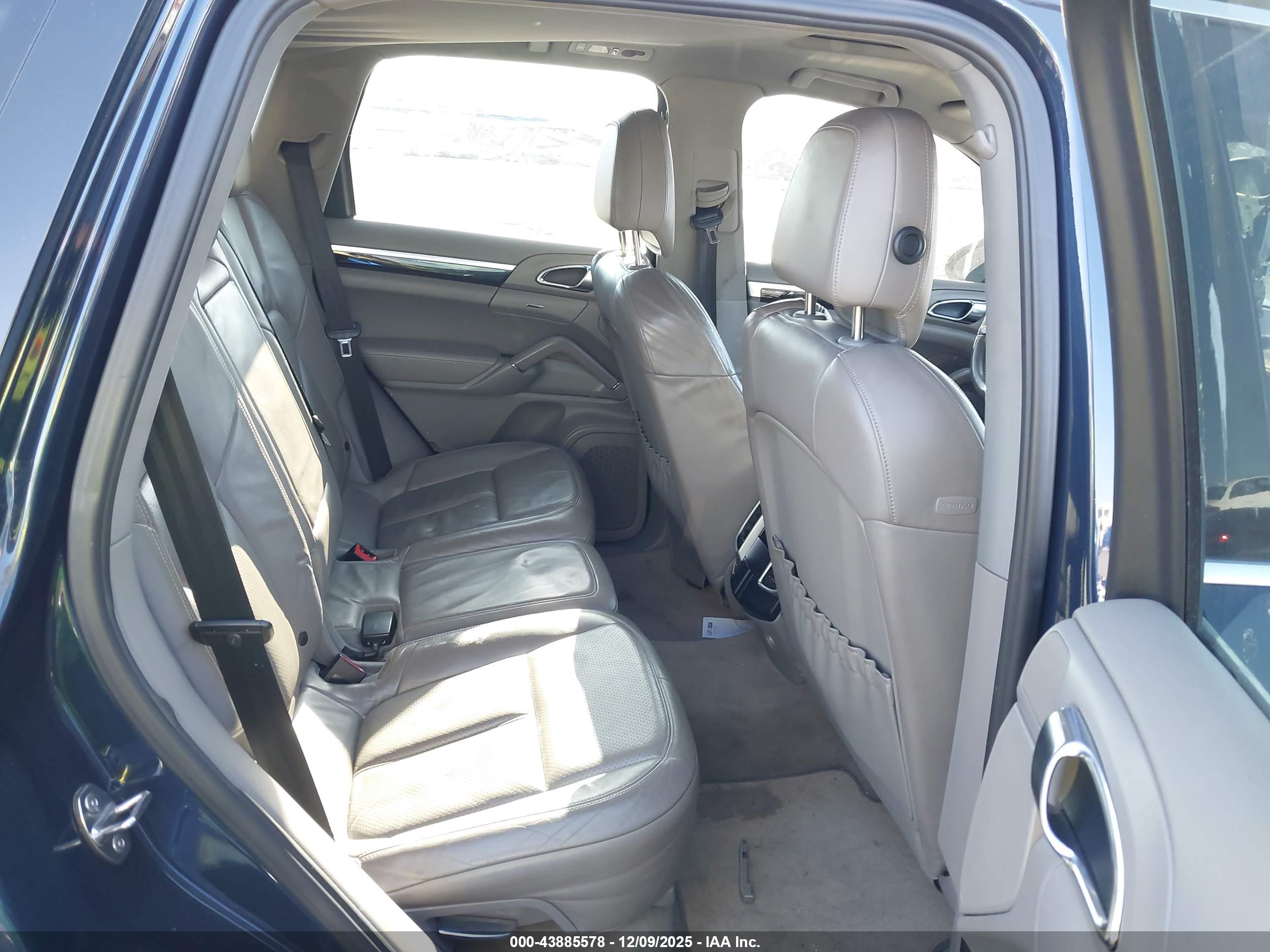 PORSCHE CAYENNE image 8