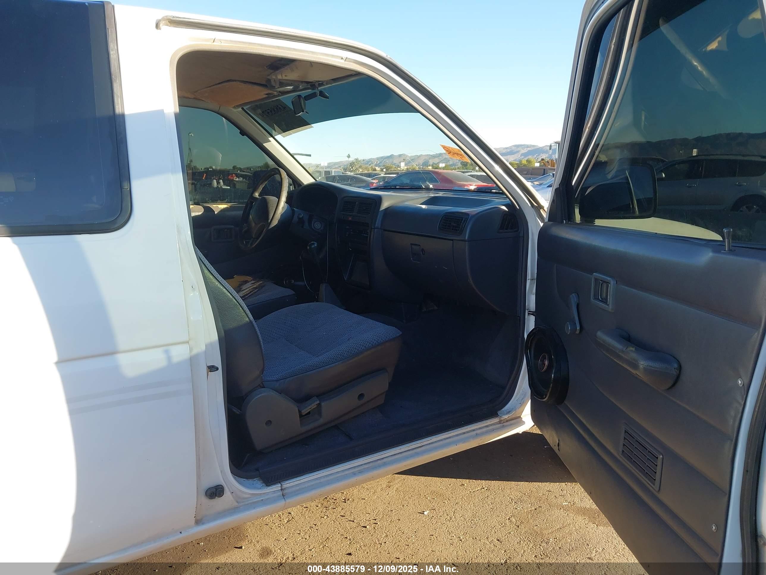 NISSAN TRUCK image 5