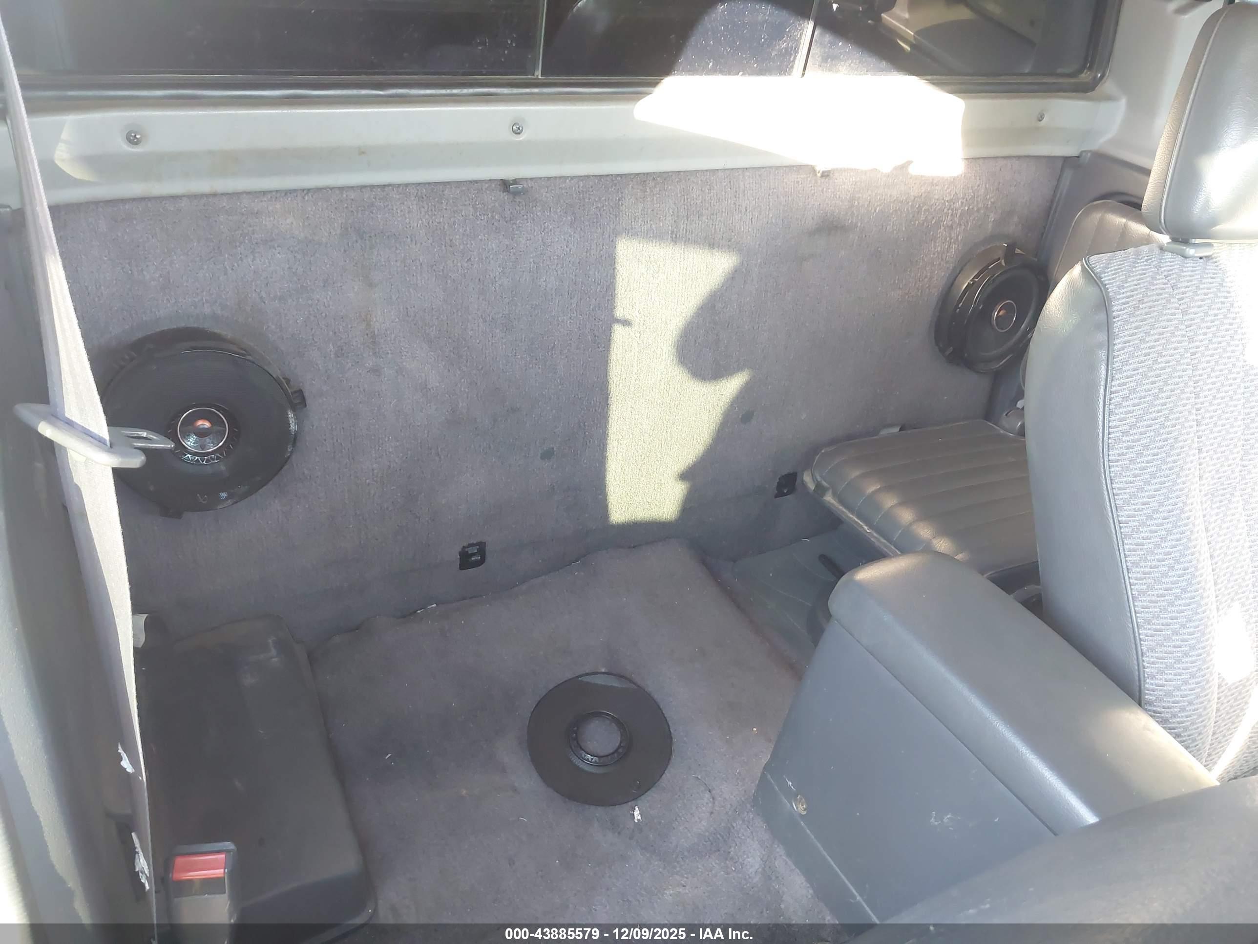 NISSAN TRUCK image 8