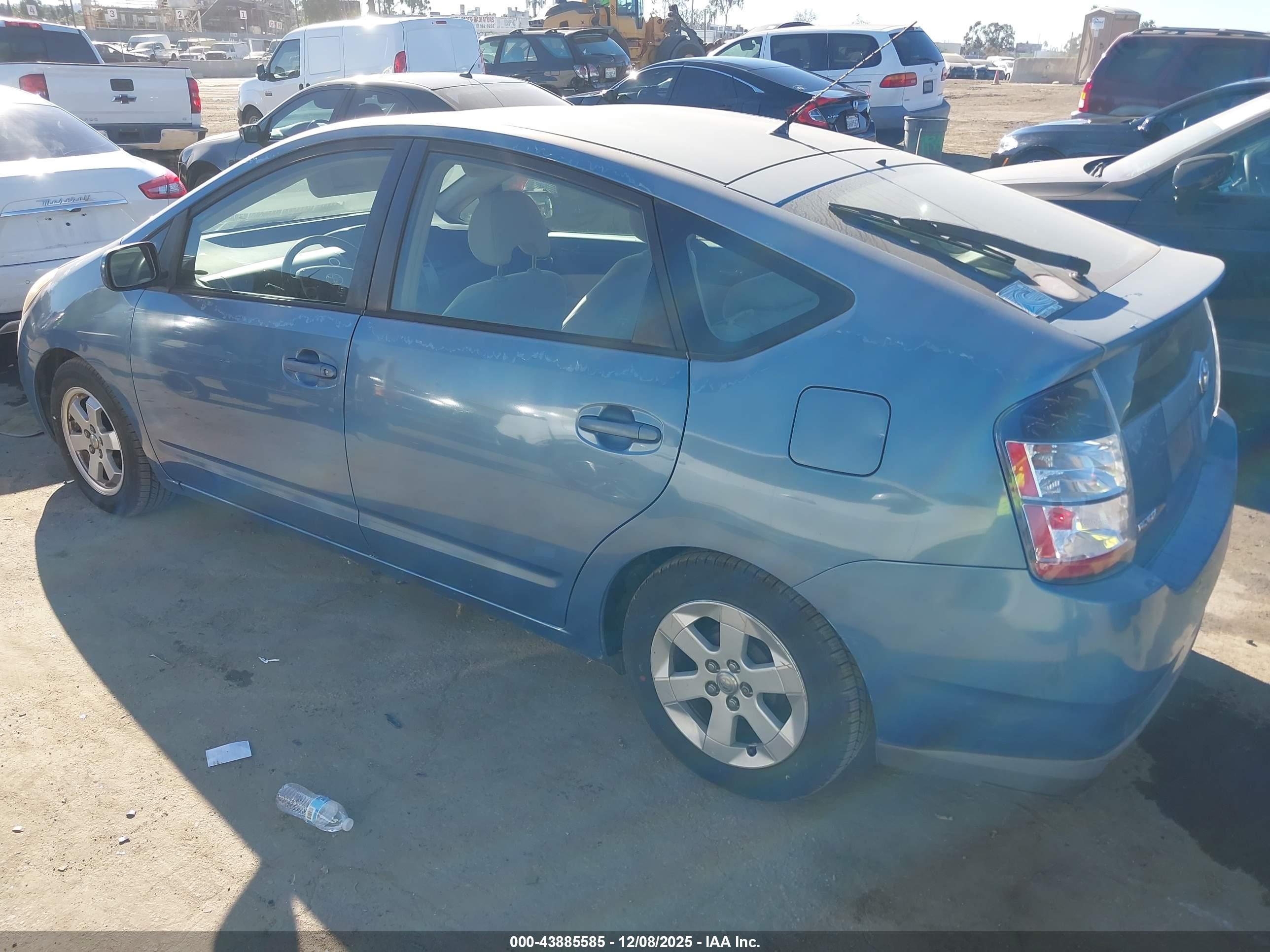TOYOTA PRIUS image 3
