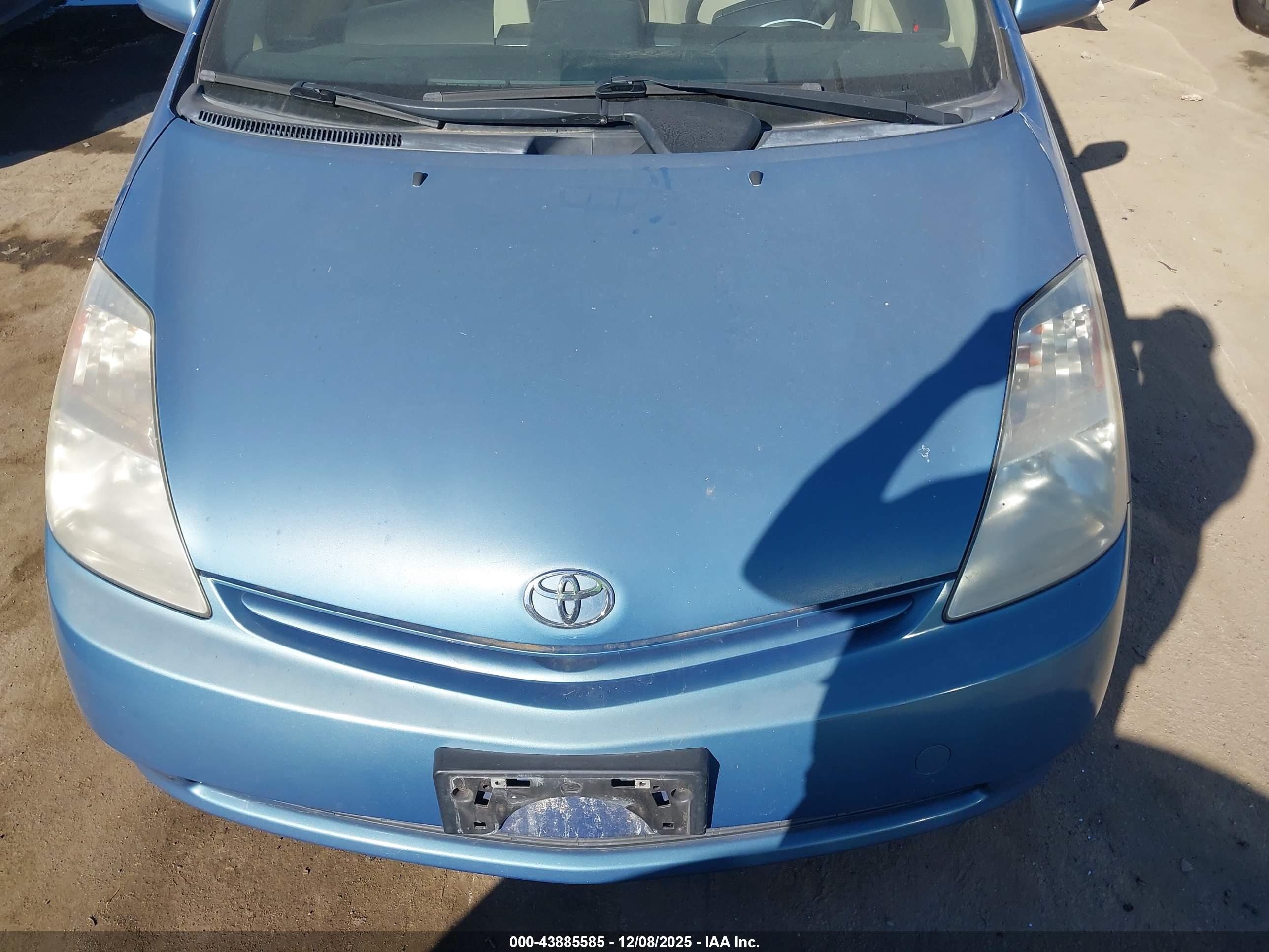 TOYOTA PRIUS image 6