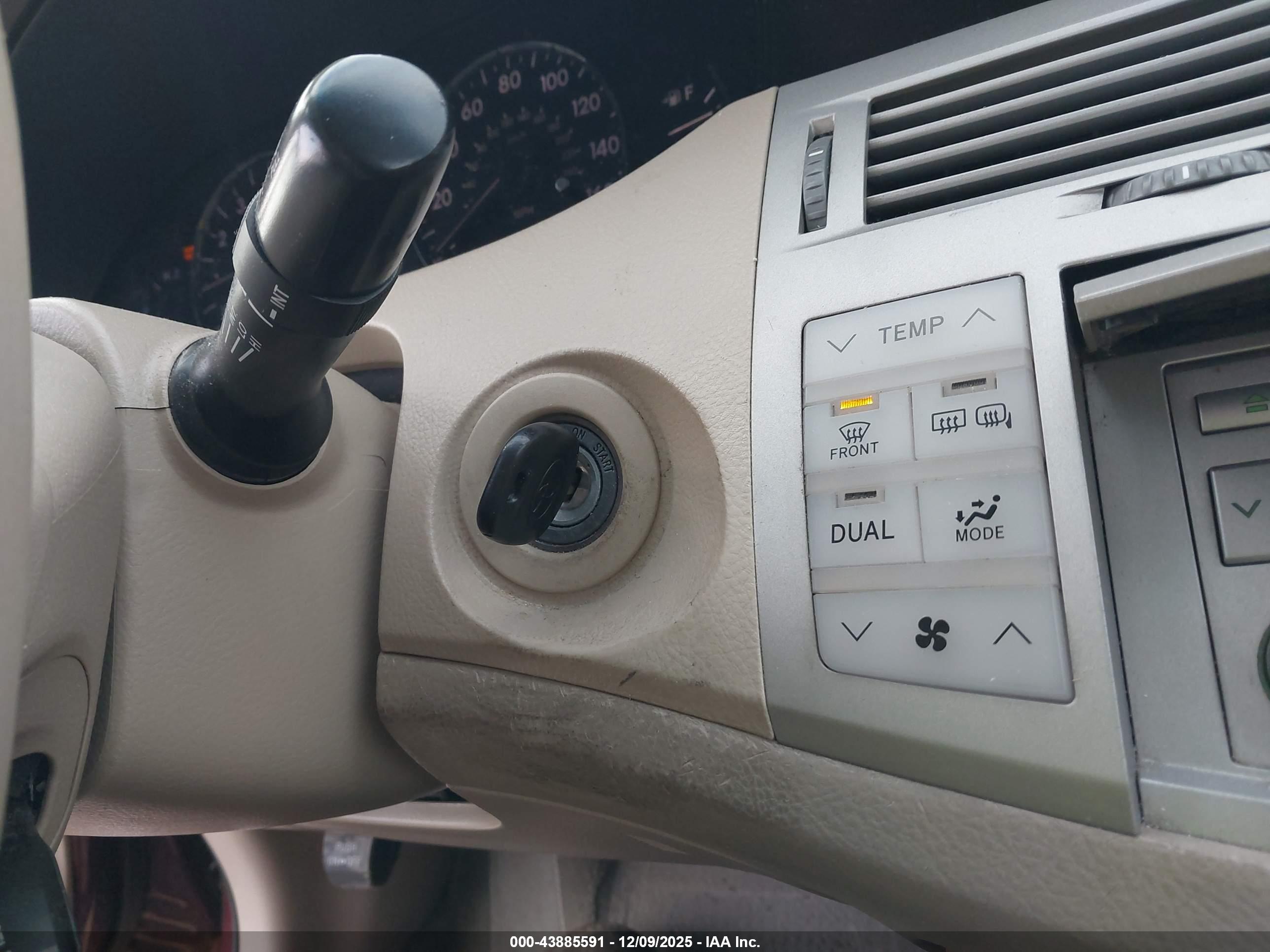 TOYOTA AVALON image 11