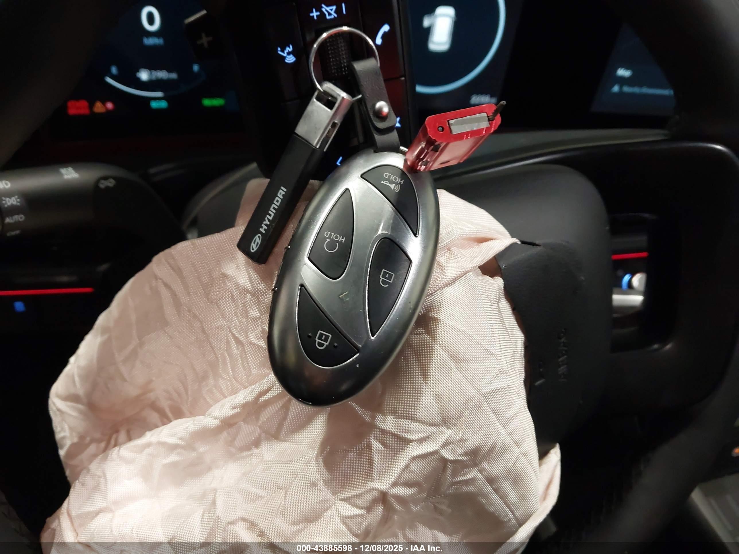 HYUNDAI SANTA image 11