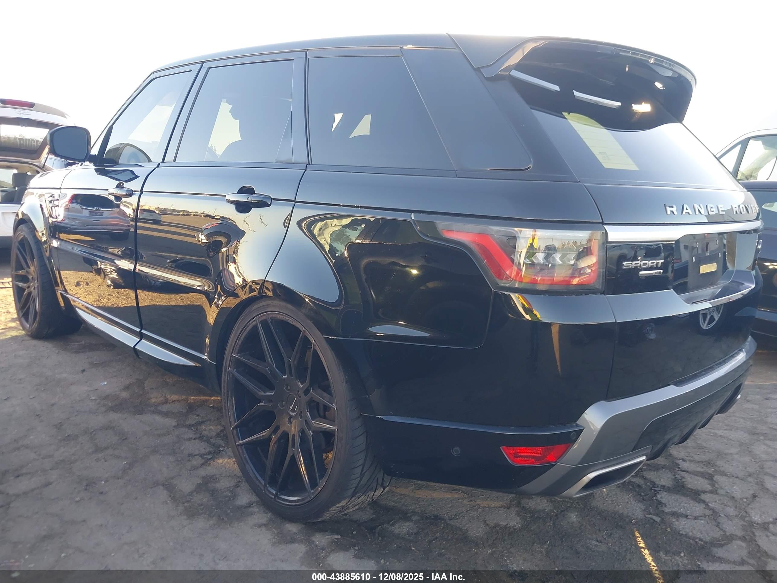 LAND ROVER image 3