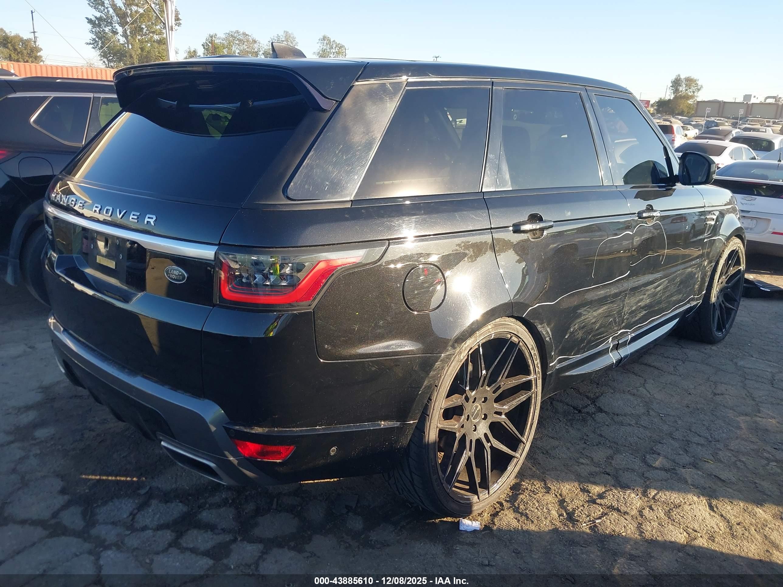 LAND ROVER image 4