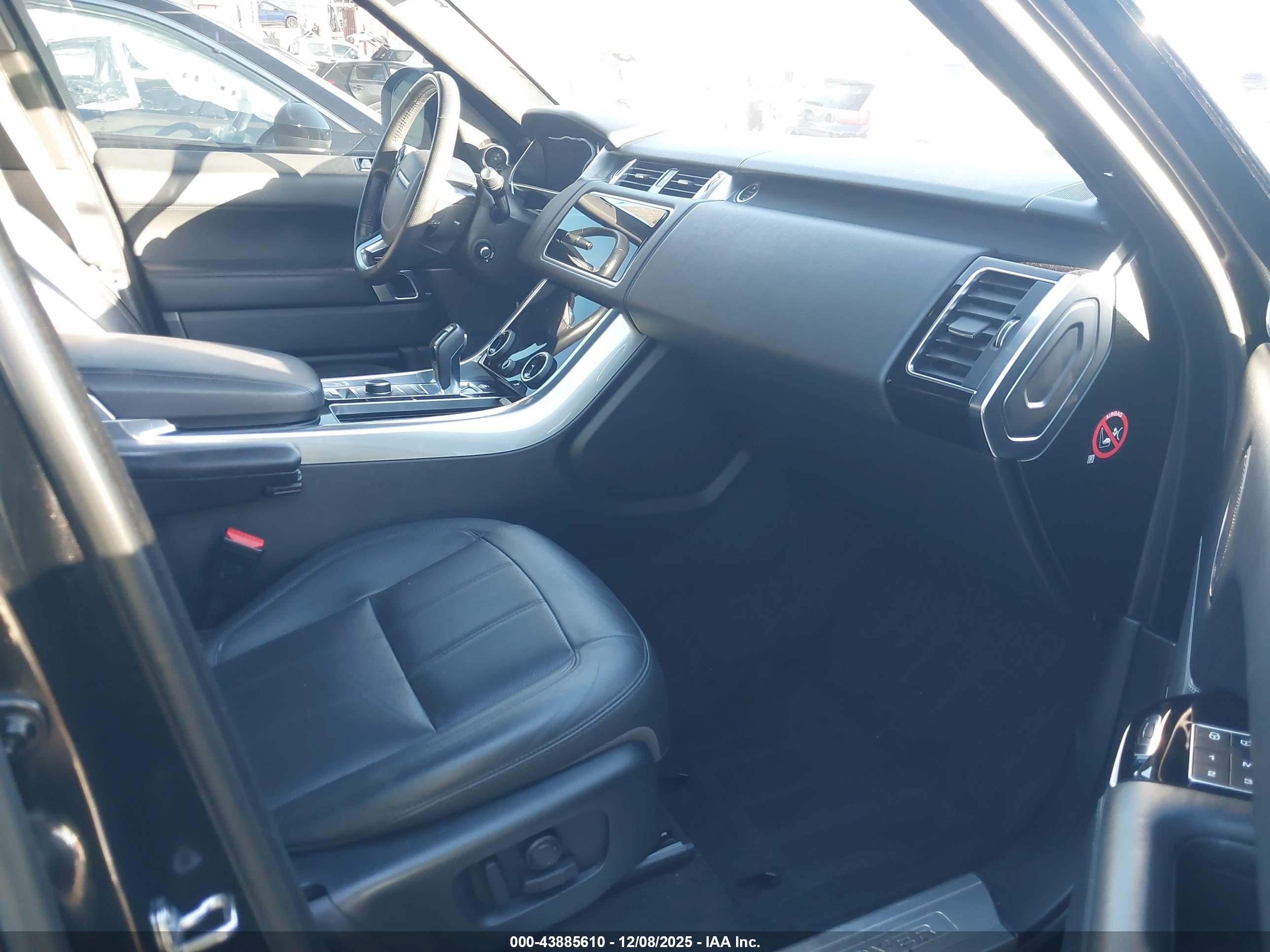 LAND ROVER image 5